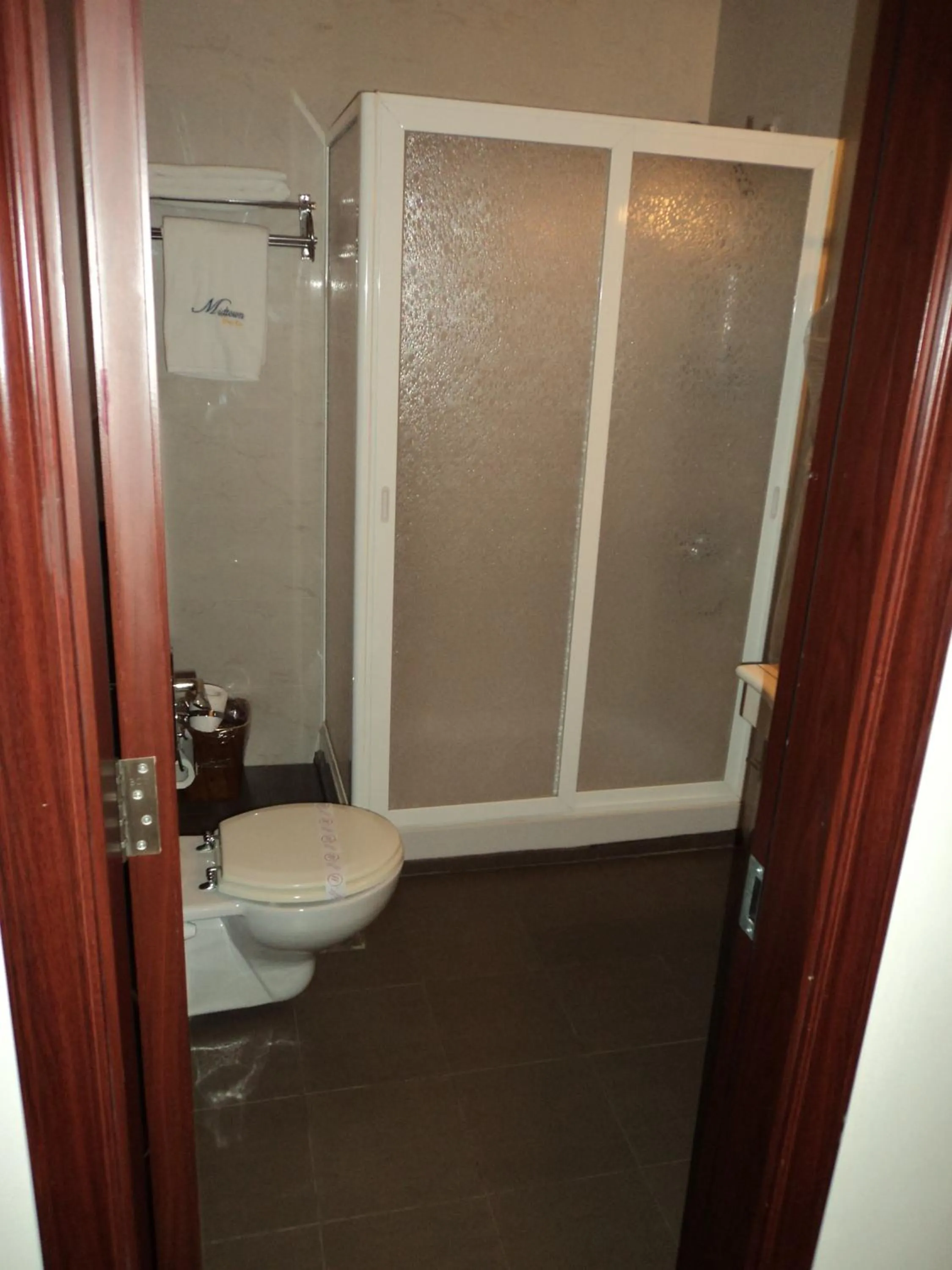 Bathroom in Midtown Hotel & Suites