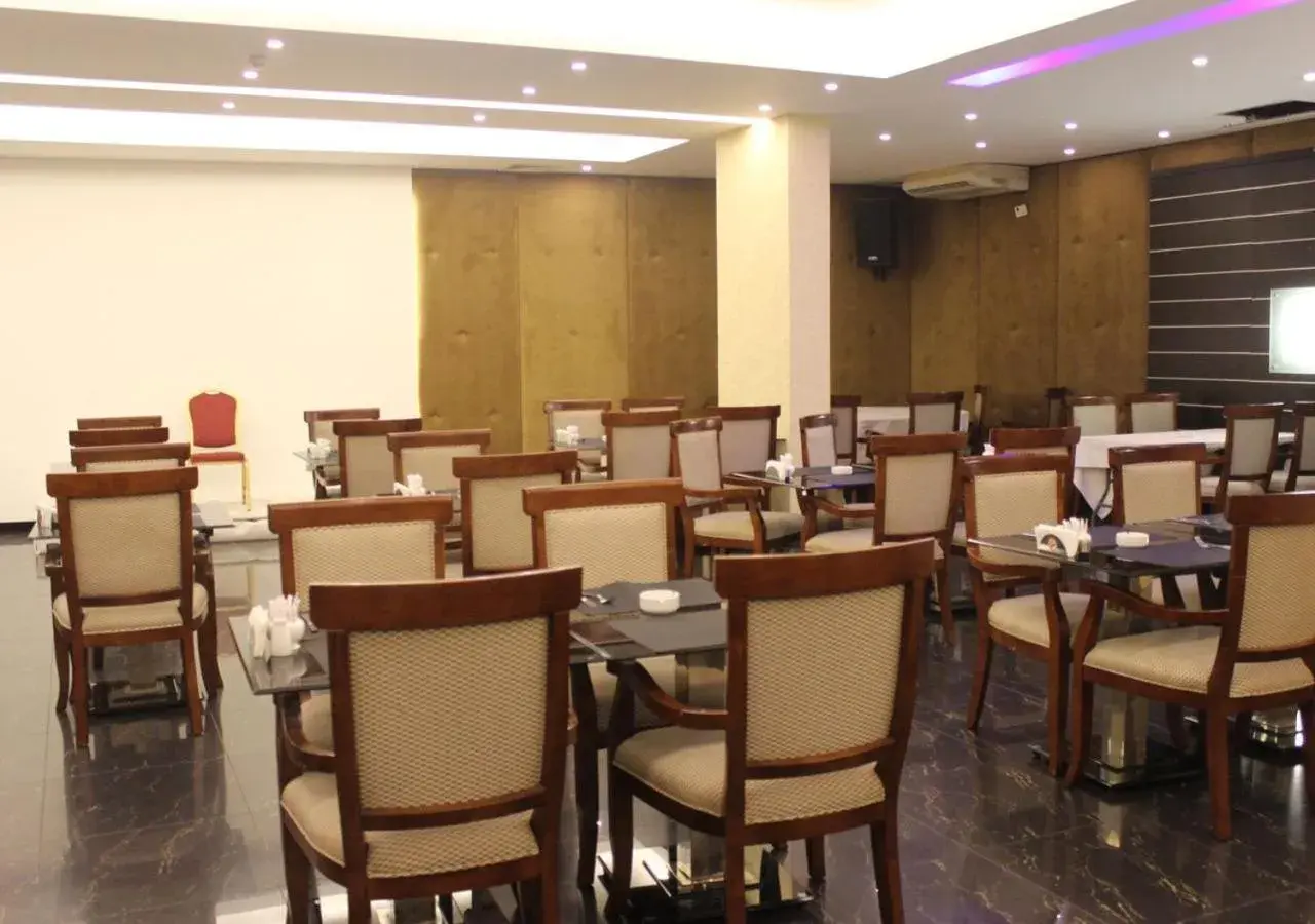 Restaurant/places to eat in Midtown Hotel & Suites Restaurant/places to eat in Midtown Hotel & Suites