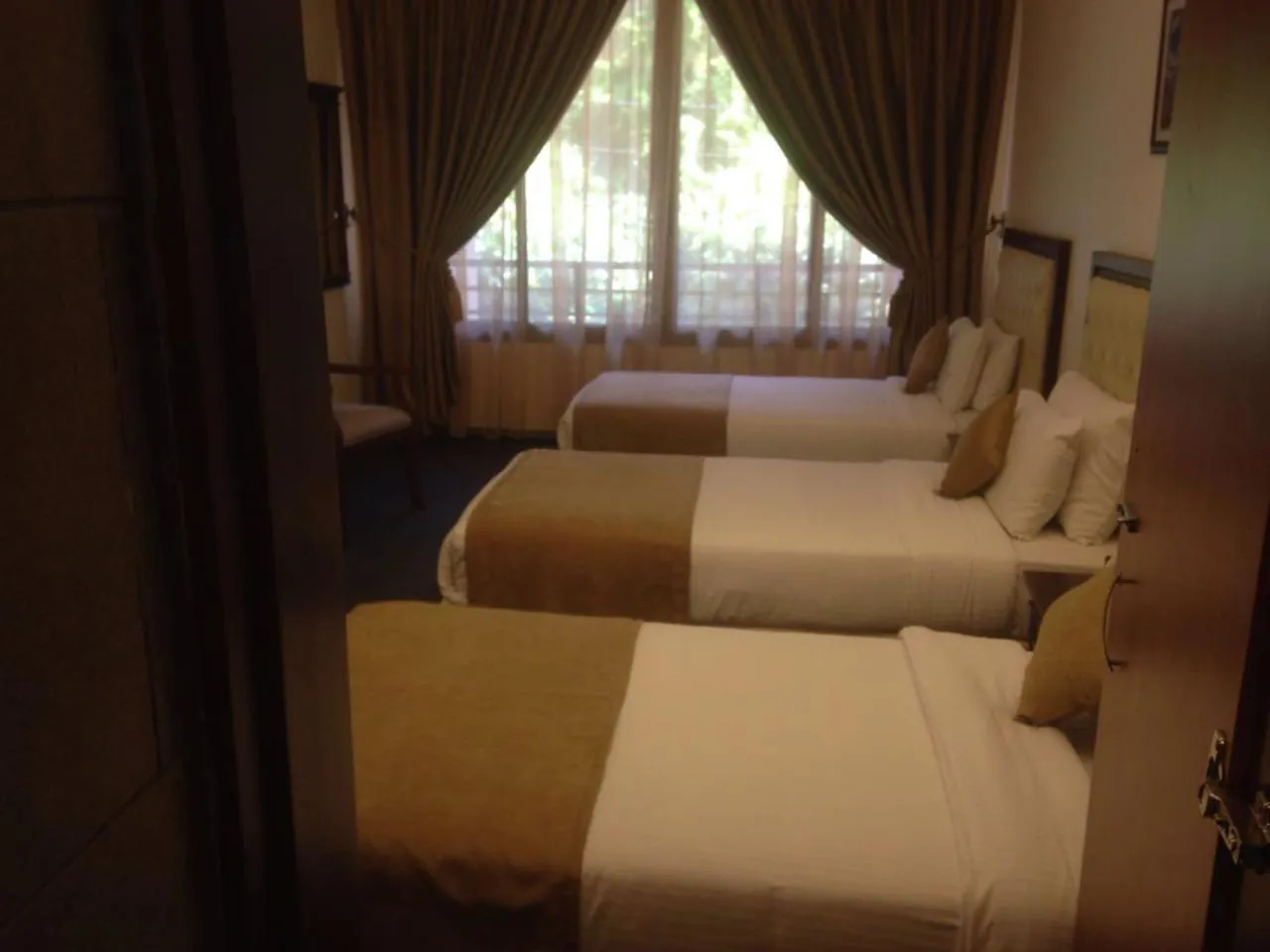 Photo of the whole room, Bed in Midtown Hotel & Suites