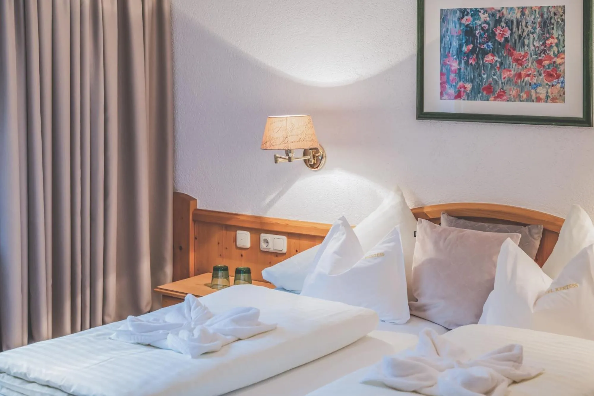 Bedroom, Bed in Kertess