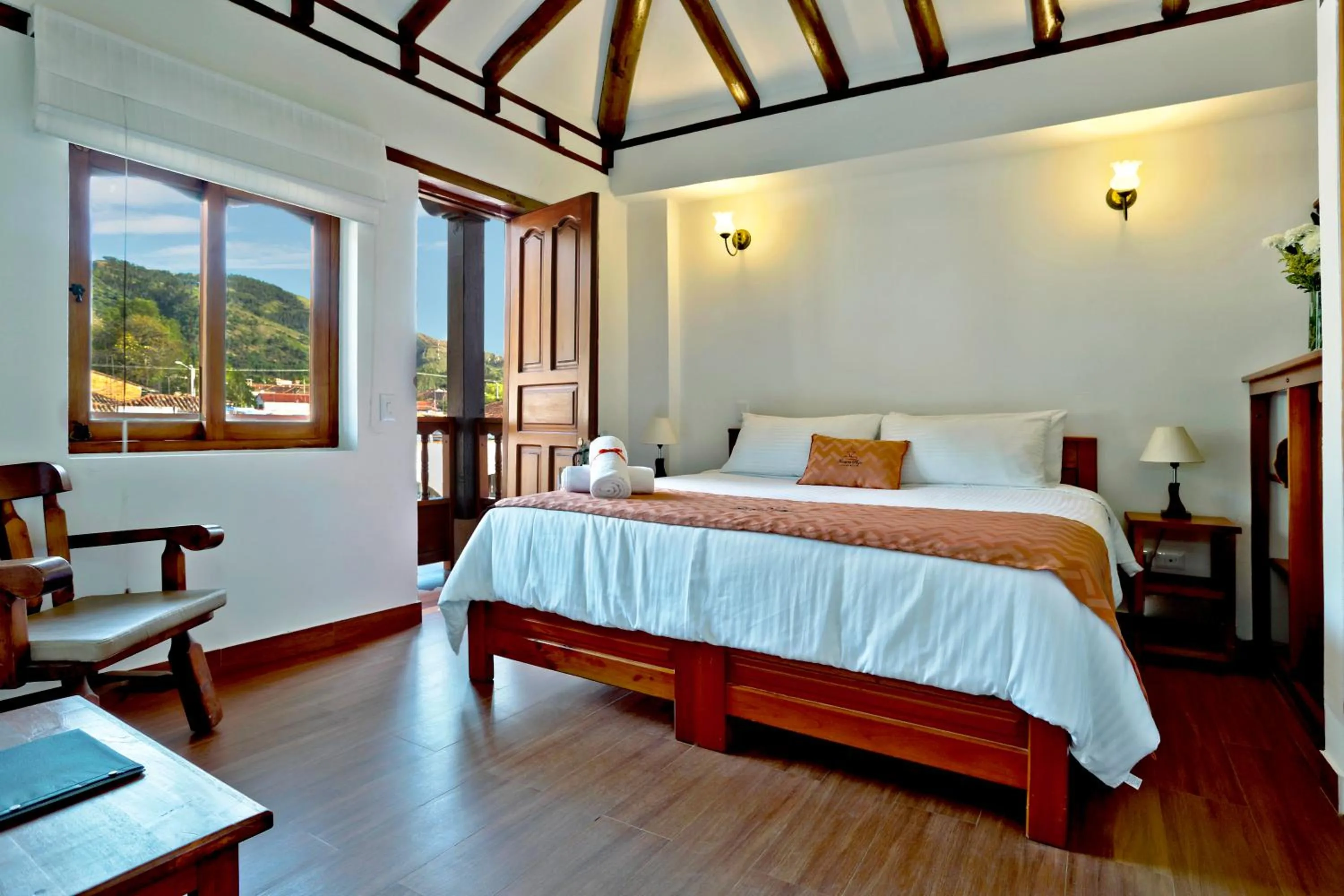 Bed in Fontana Plaza Hotel