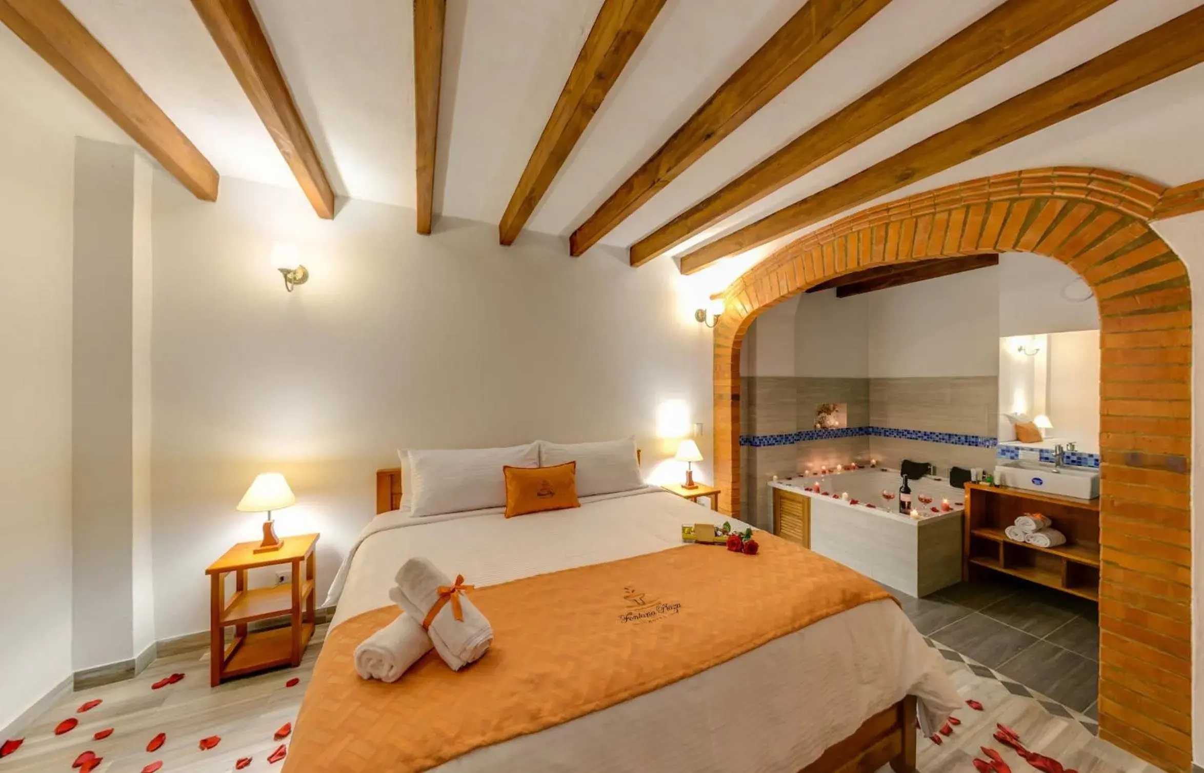 King Suite with Spa Bath in Fontana Plaza Hotel King Suite with Spa Bath in Fontana Plaza Hotel