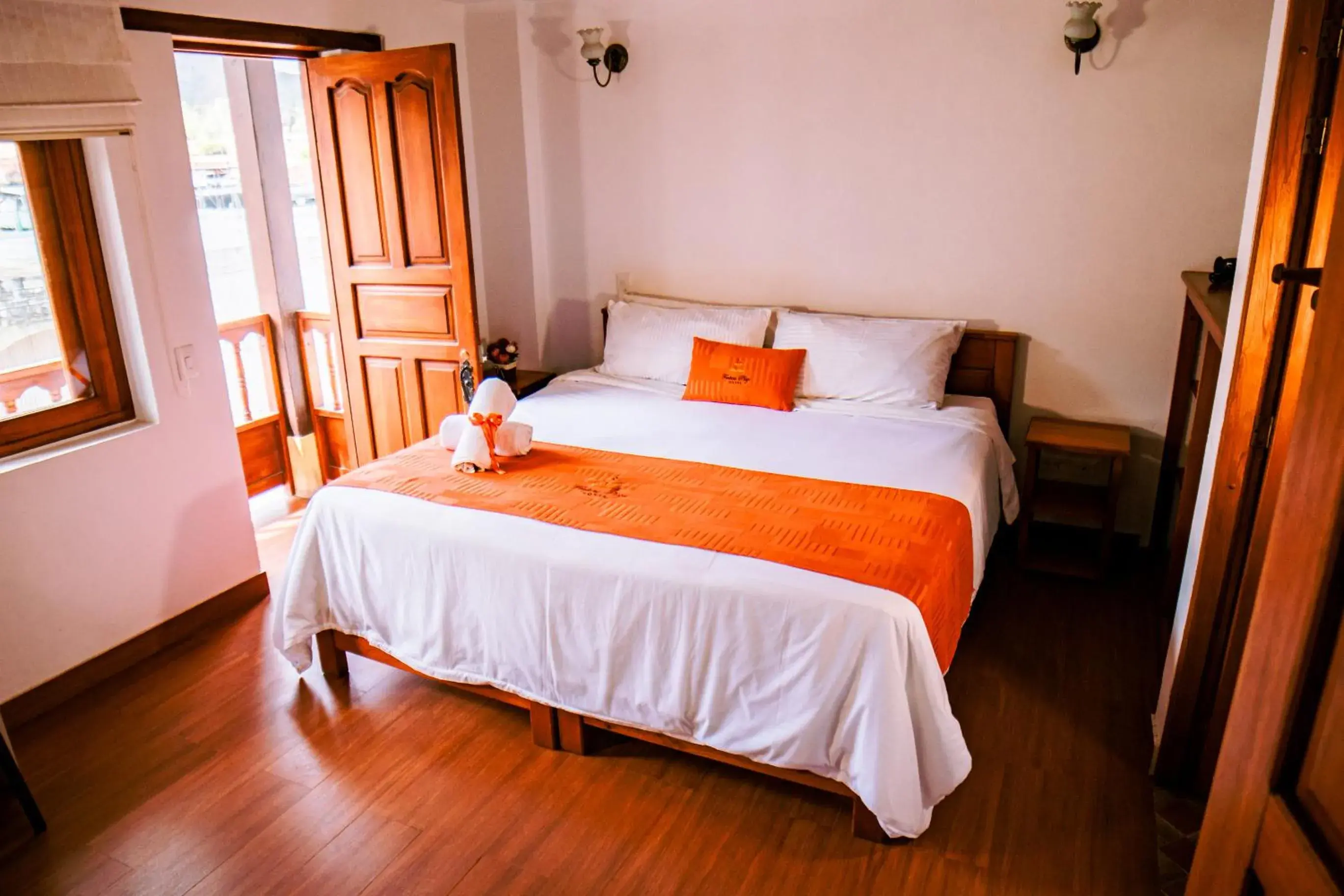 Superior King Room in Fontana Plaza Hotel Superior King Room in Fontana Plaza Hotel