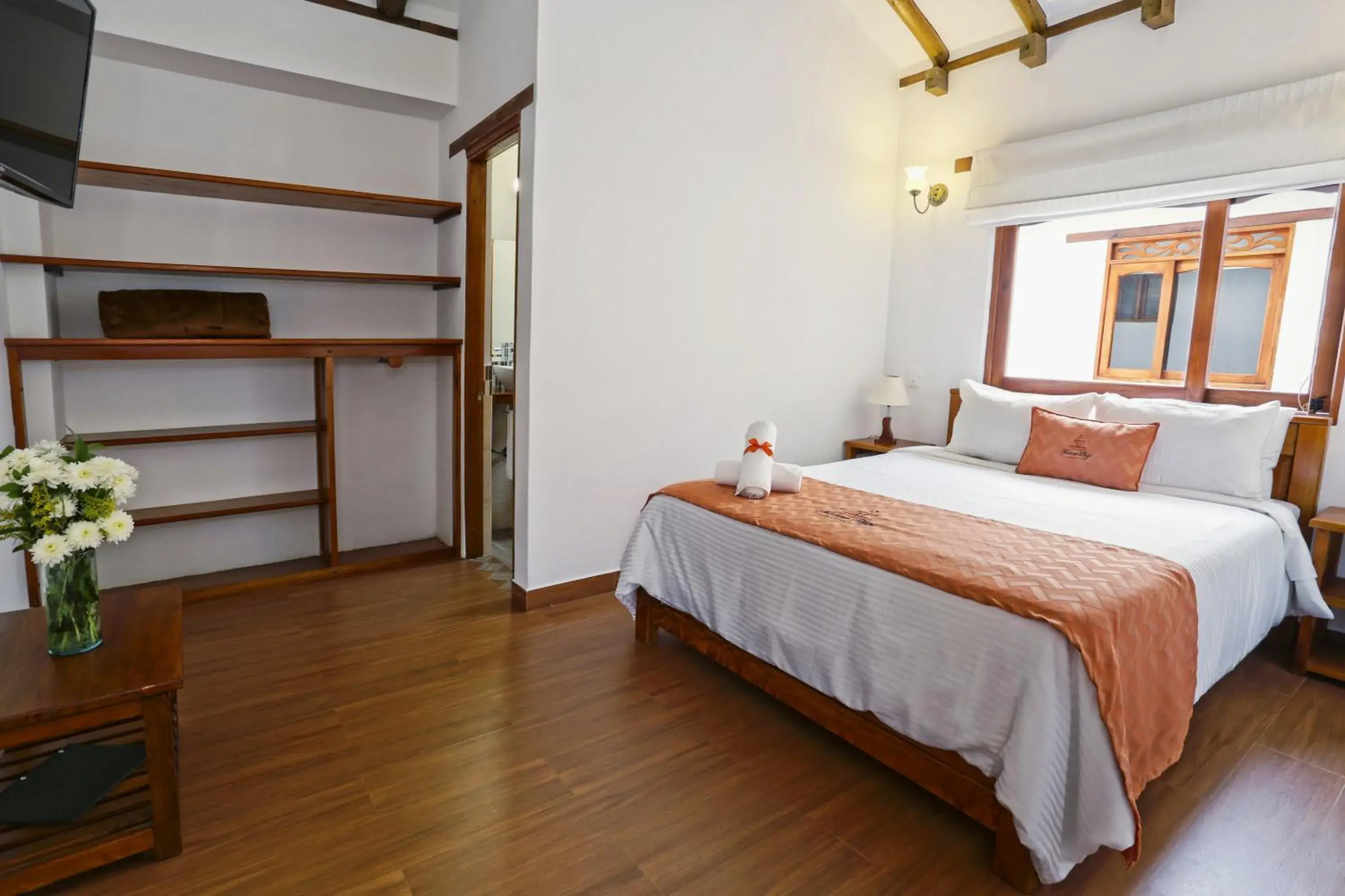 Standard Queen Room in Fontana Plaza Hotel Standard Queen Room in Fontana Plaza Hotel