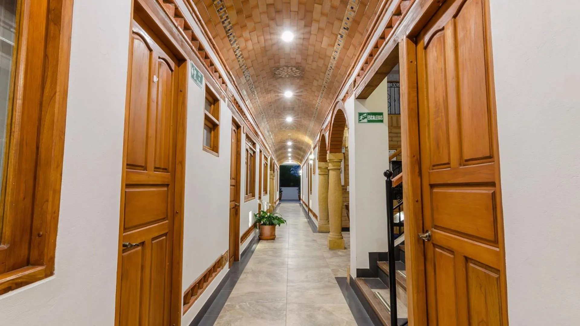 Area and facilities in Fontana Plaza Hotel