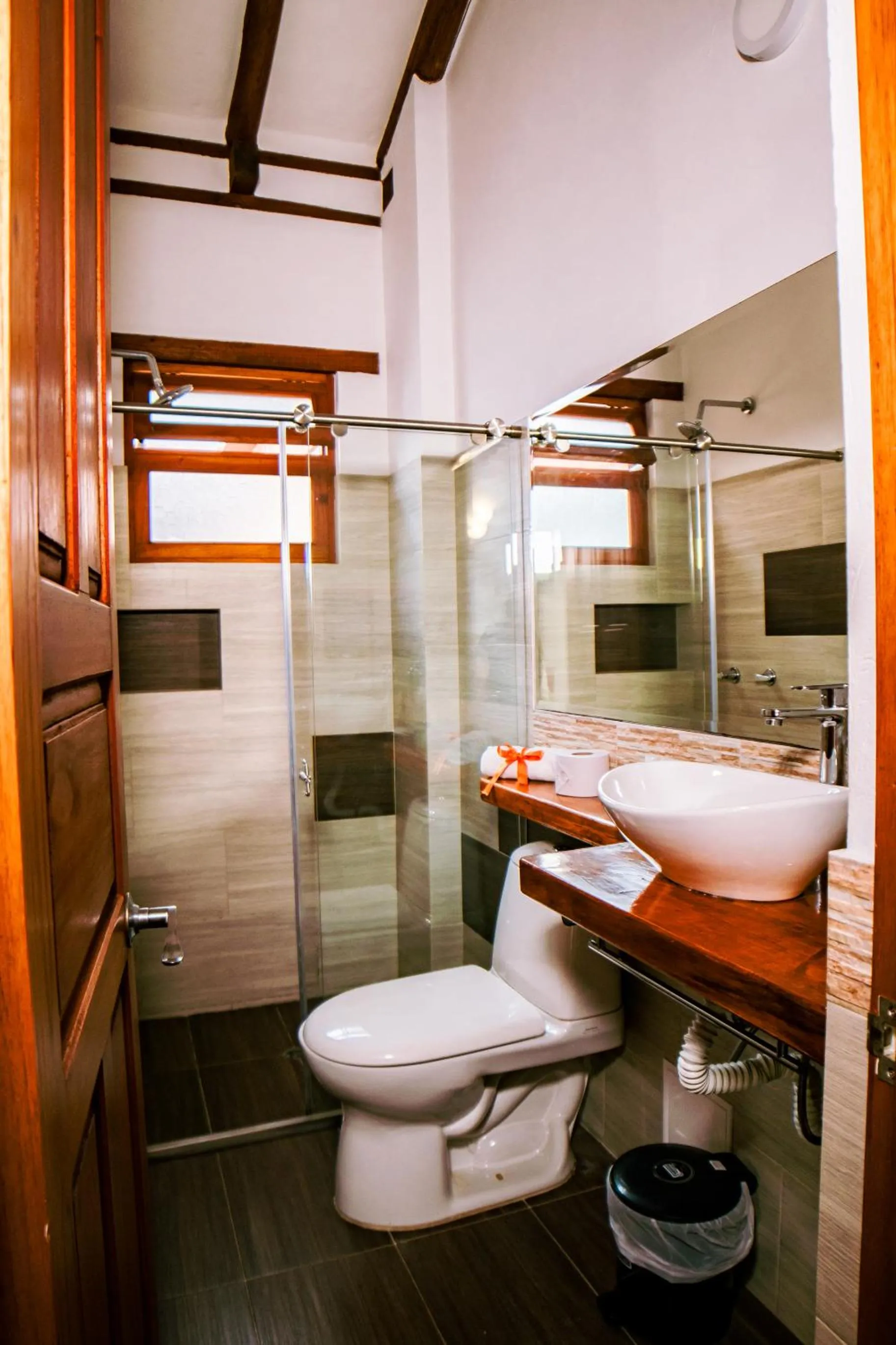 Shower in Fontana Plaza Hotel