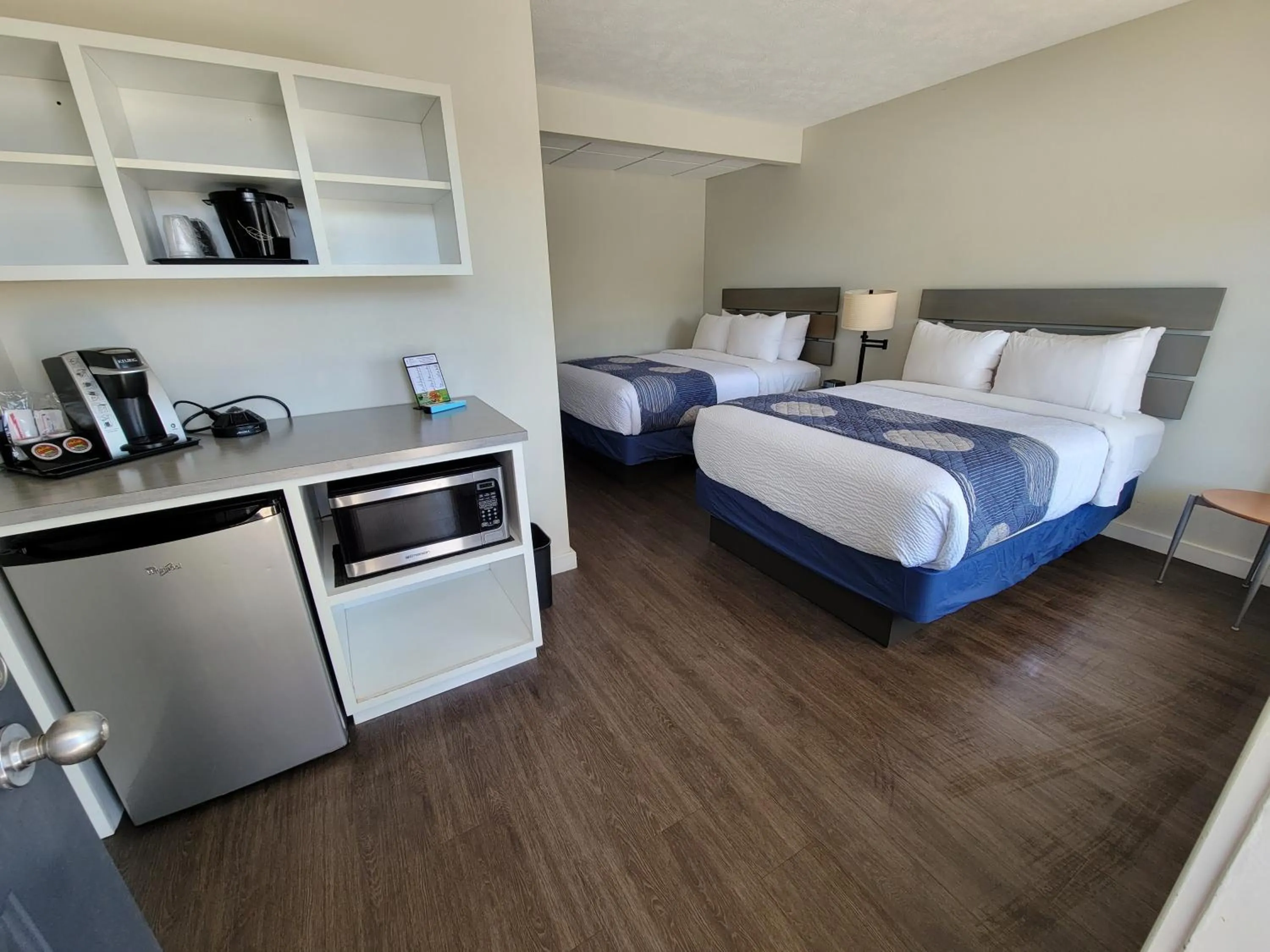 Bed in Brio Beach Inn