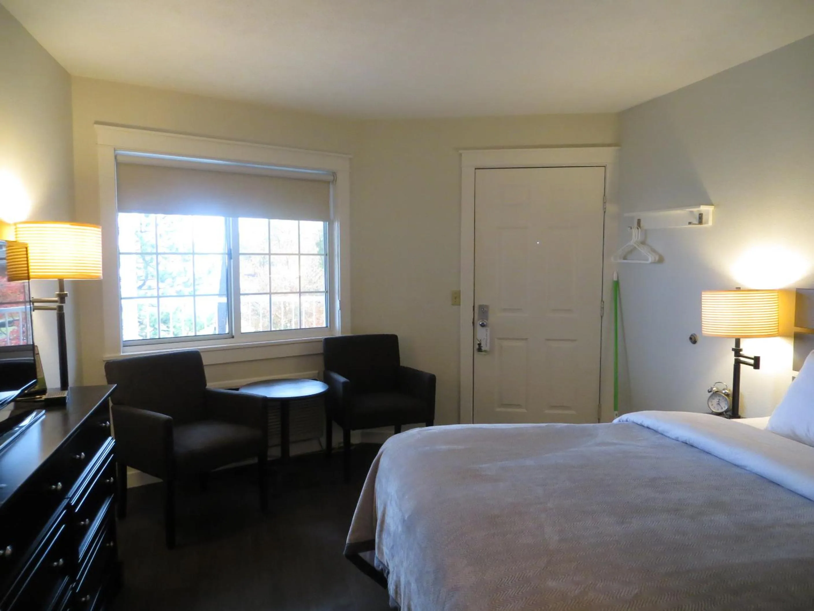 Bed in Brio Beach Inn