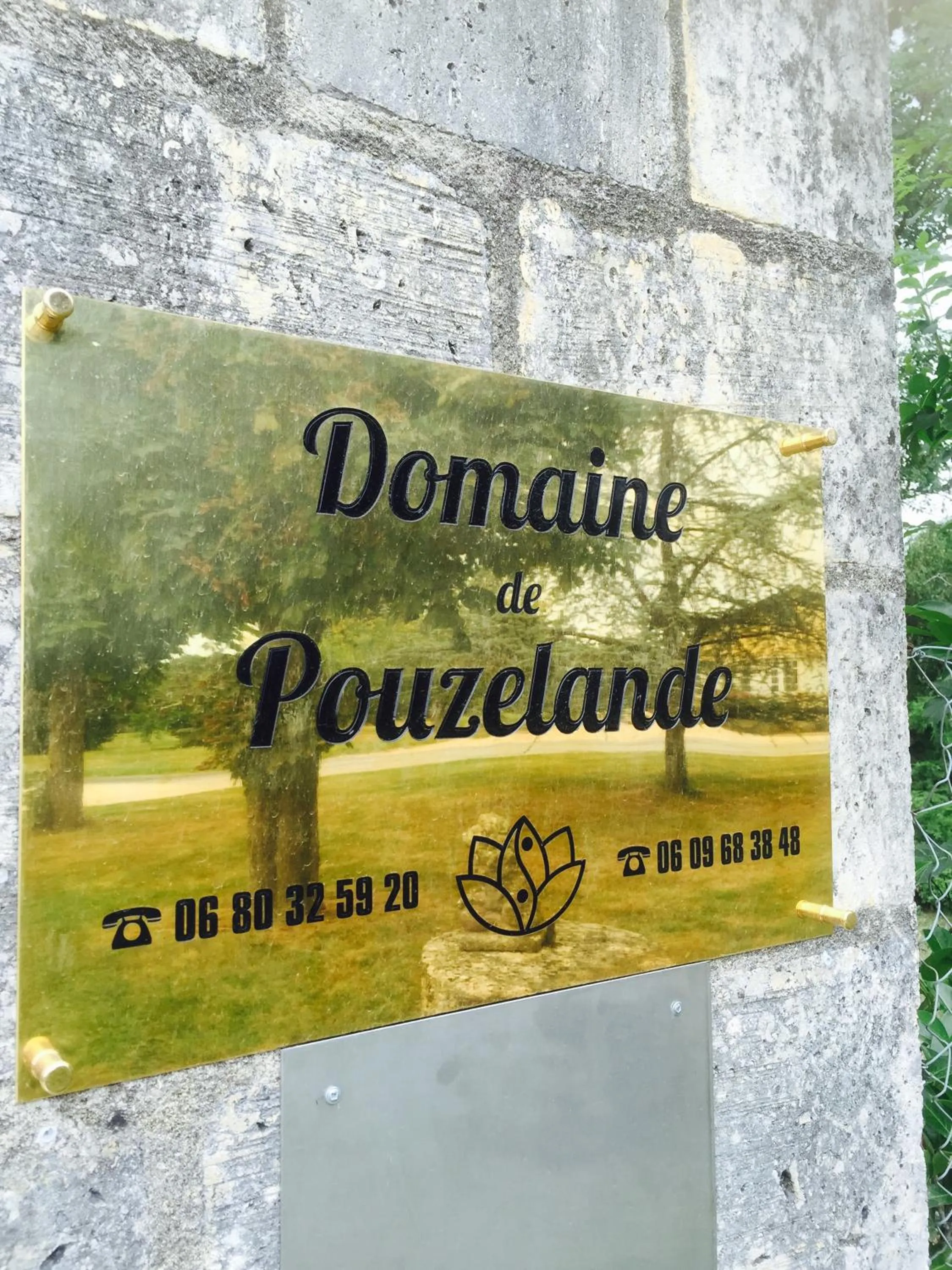 Property logo or sign in Chambres d'hotes de Pouzelande