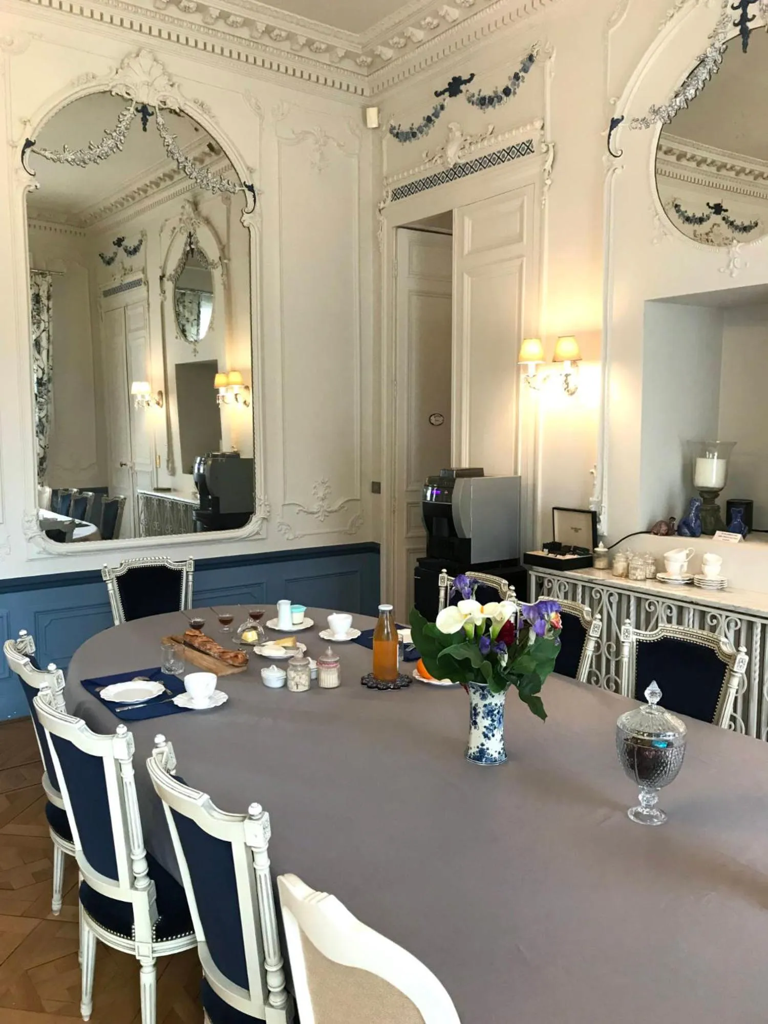 Breakfast in Chambres d'hotes de Pouzelande