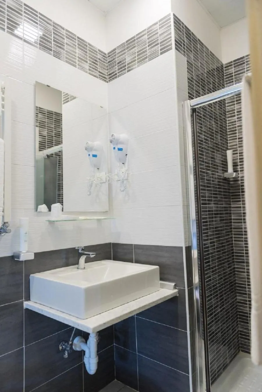 Shower in Hotel Royal