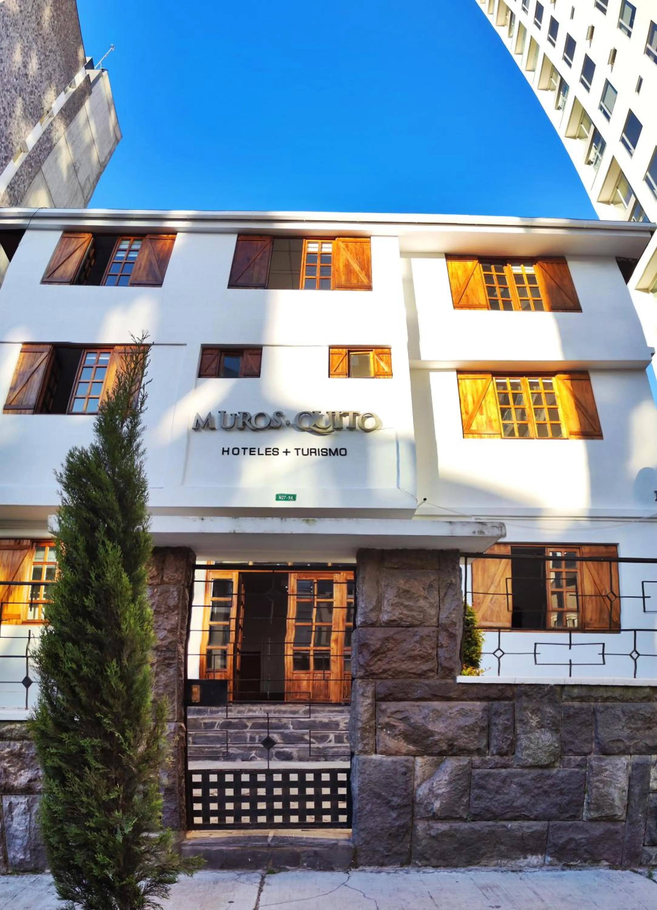 Property building in Hotel Muros Quito