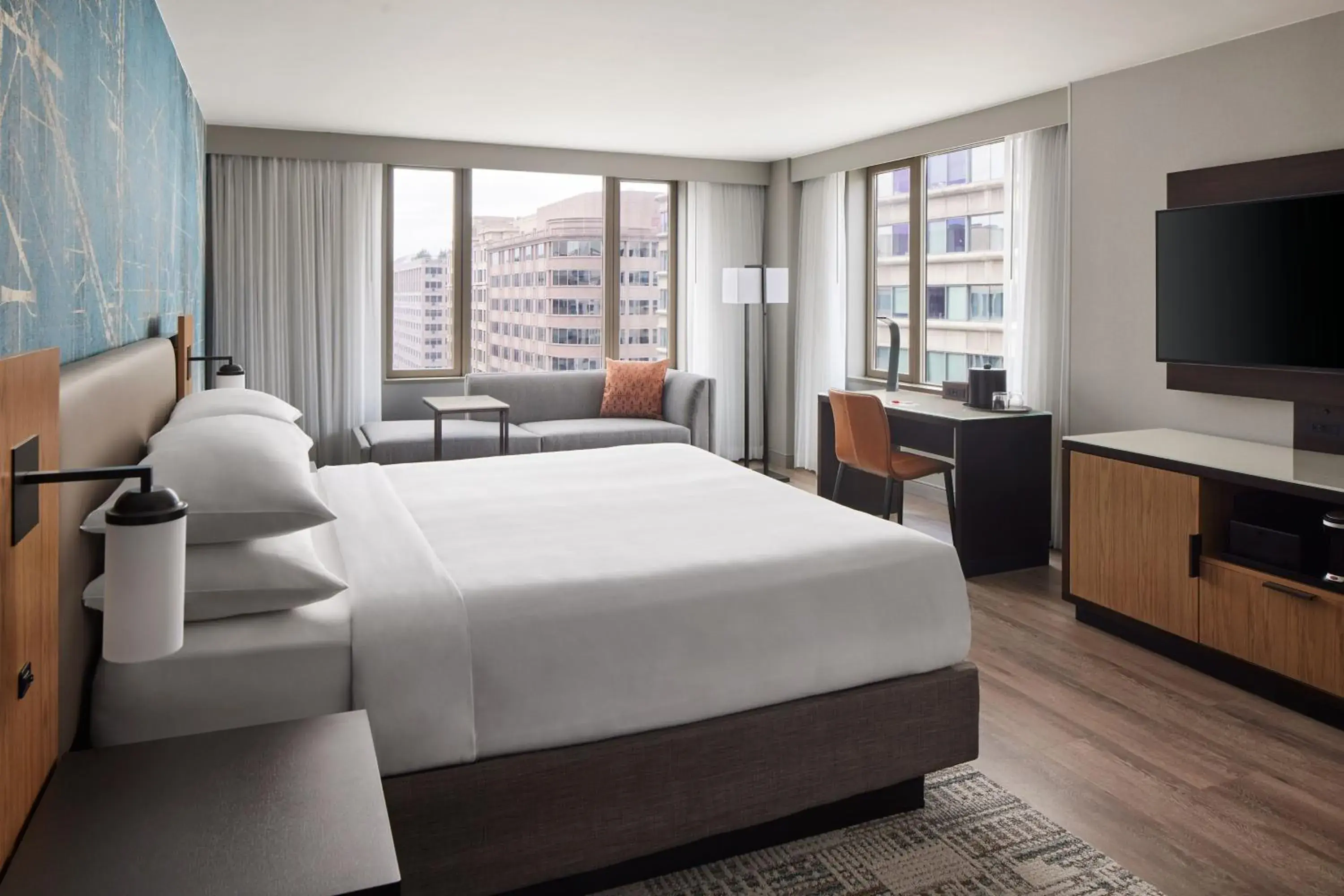 Deluxe Corner King Room in Washington Marriott at Metro Center Deluxe Corner King Room in Washington Marriott at Metro Center