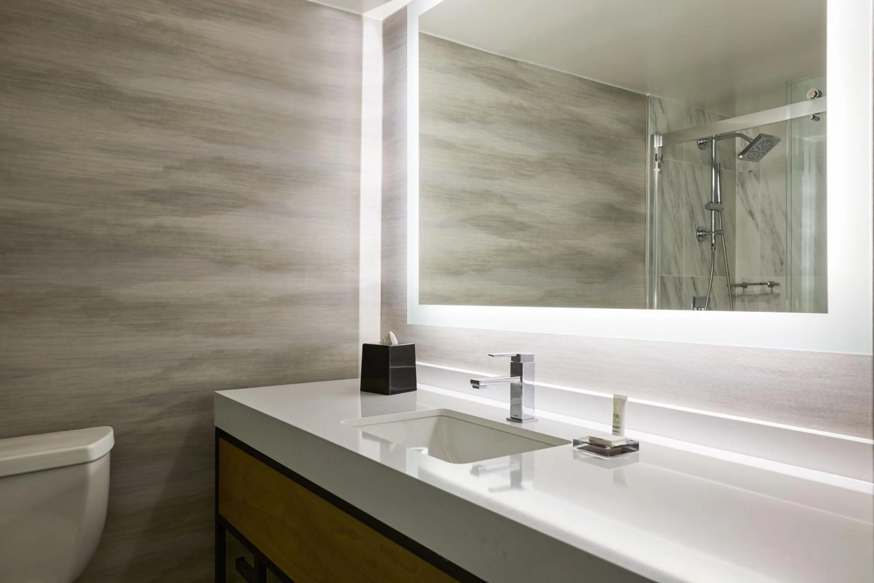 Bathroom in Washington Marriott at Metro Center