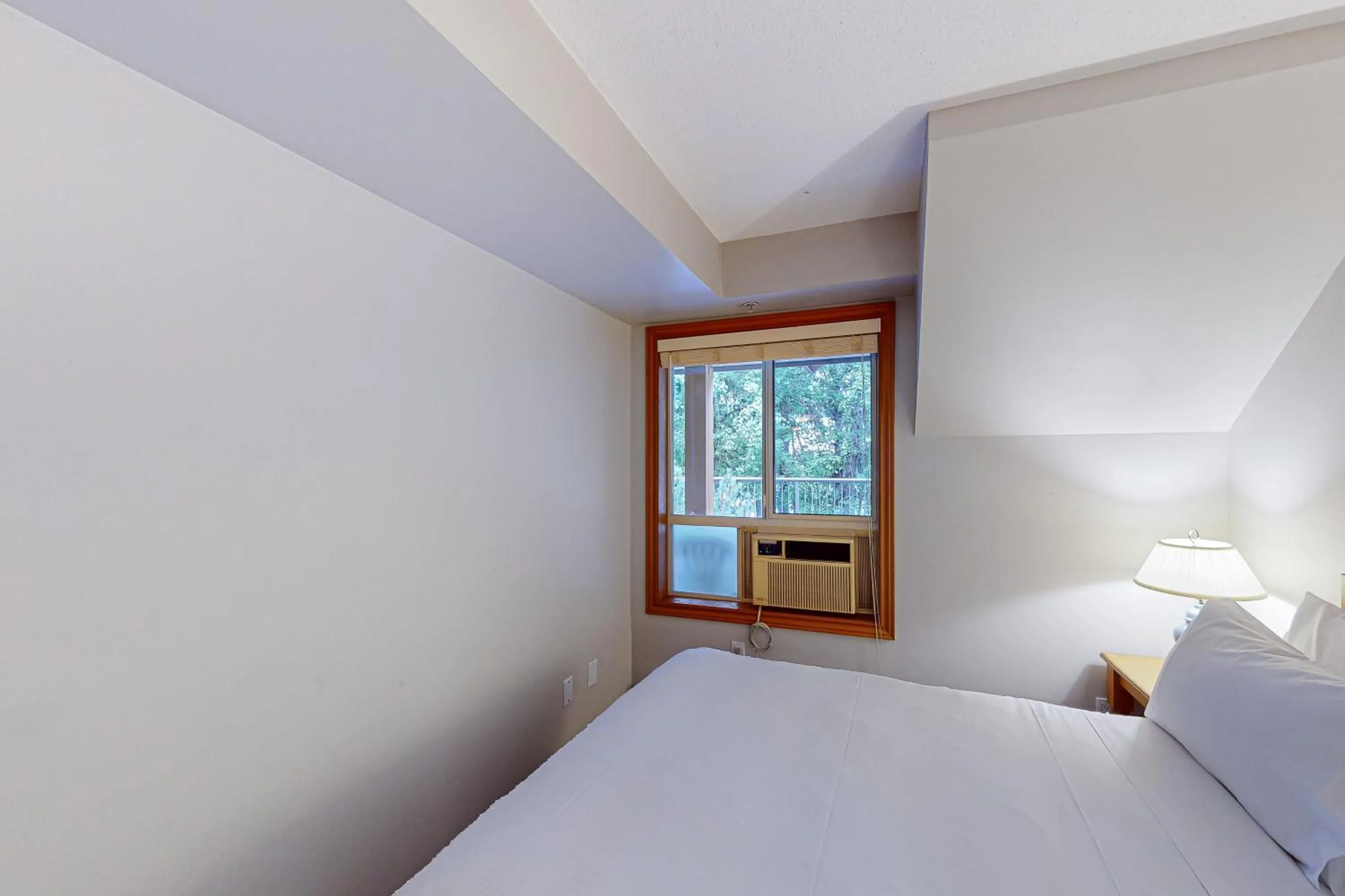 Bed in Glacier's Reach 115b