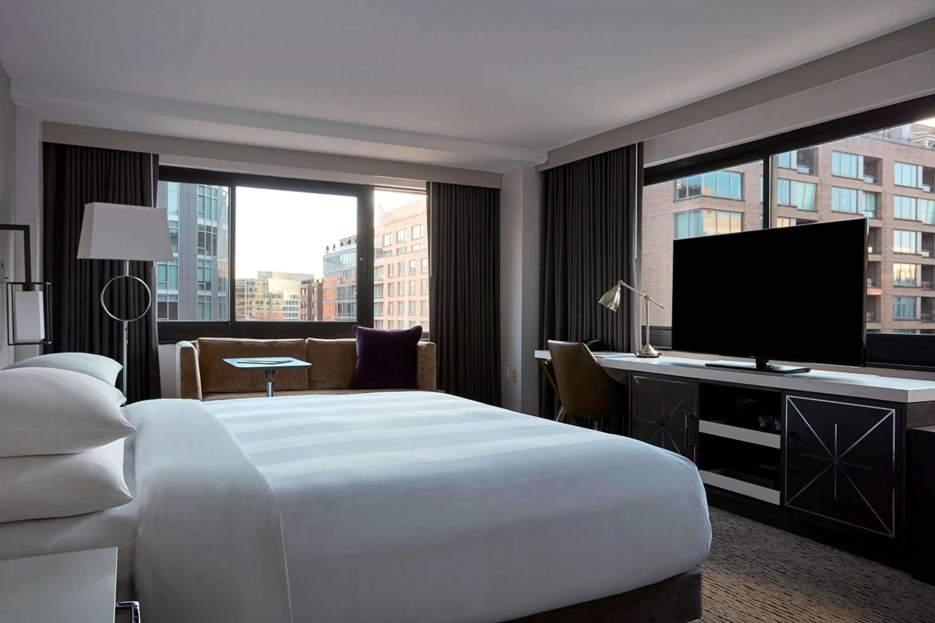 Photo of the whole room, Bed in Washington Marriott Georgetown