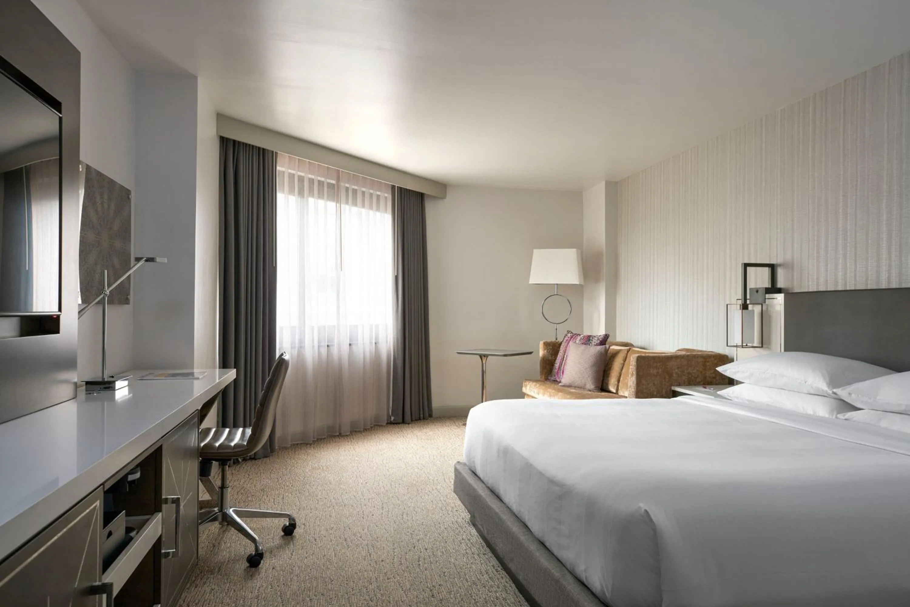 Photo of the whole room, Bed in Washington Marriott Georgetown