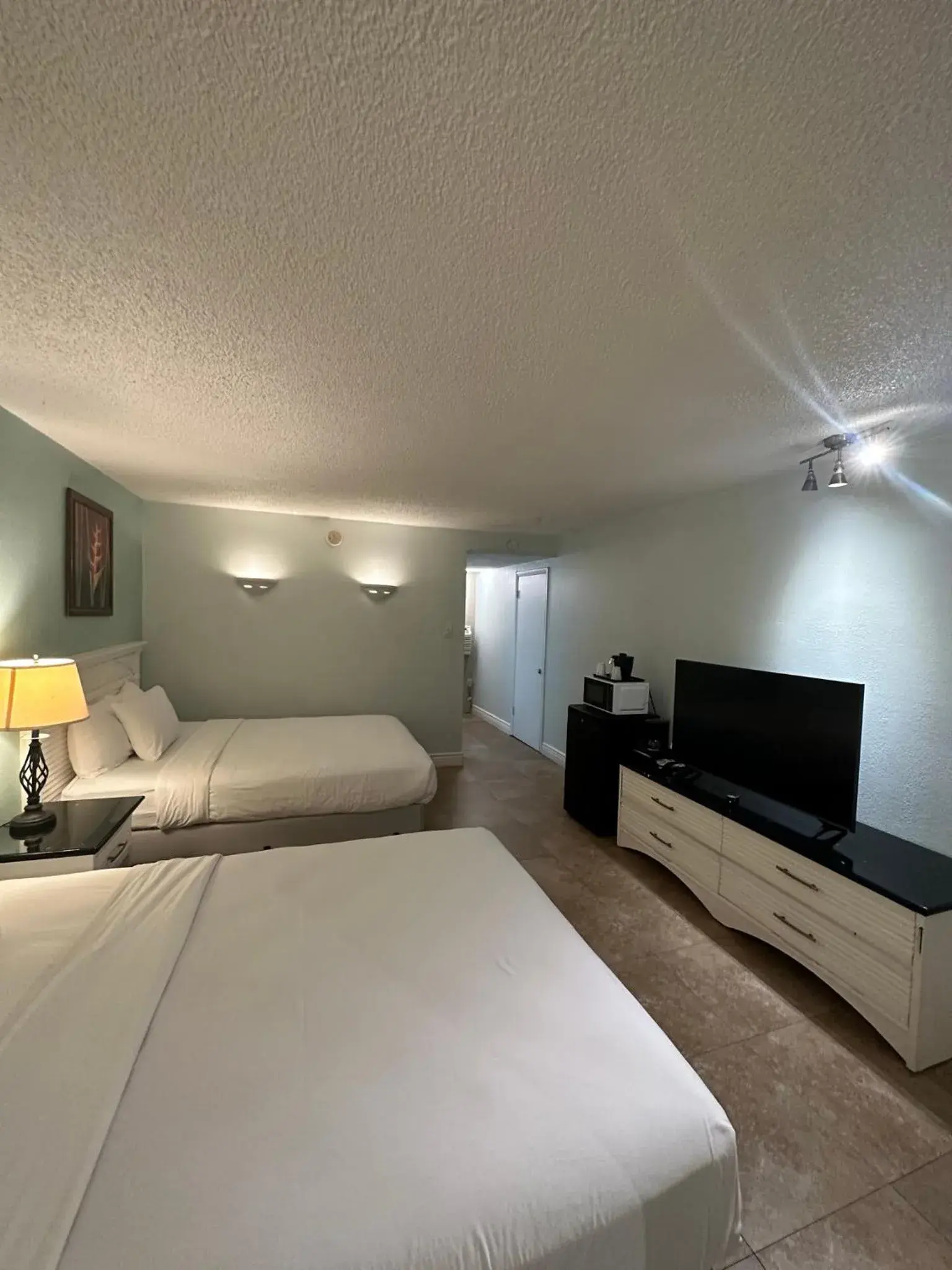 Bedroom, Bed in Tahitian Inn Boutique Hotel Tampa Bedroom, Bed in Tahitian Inn Boutique Hotel Tampa