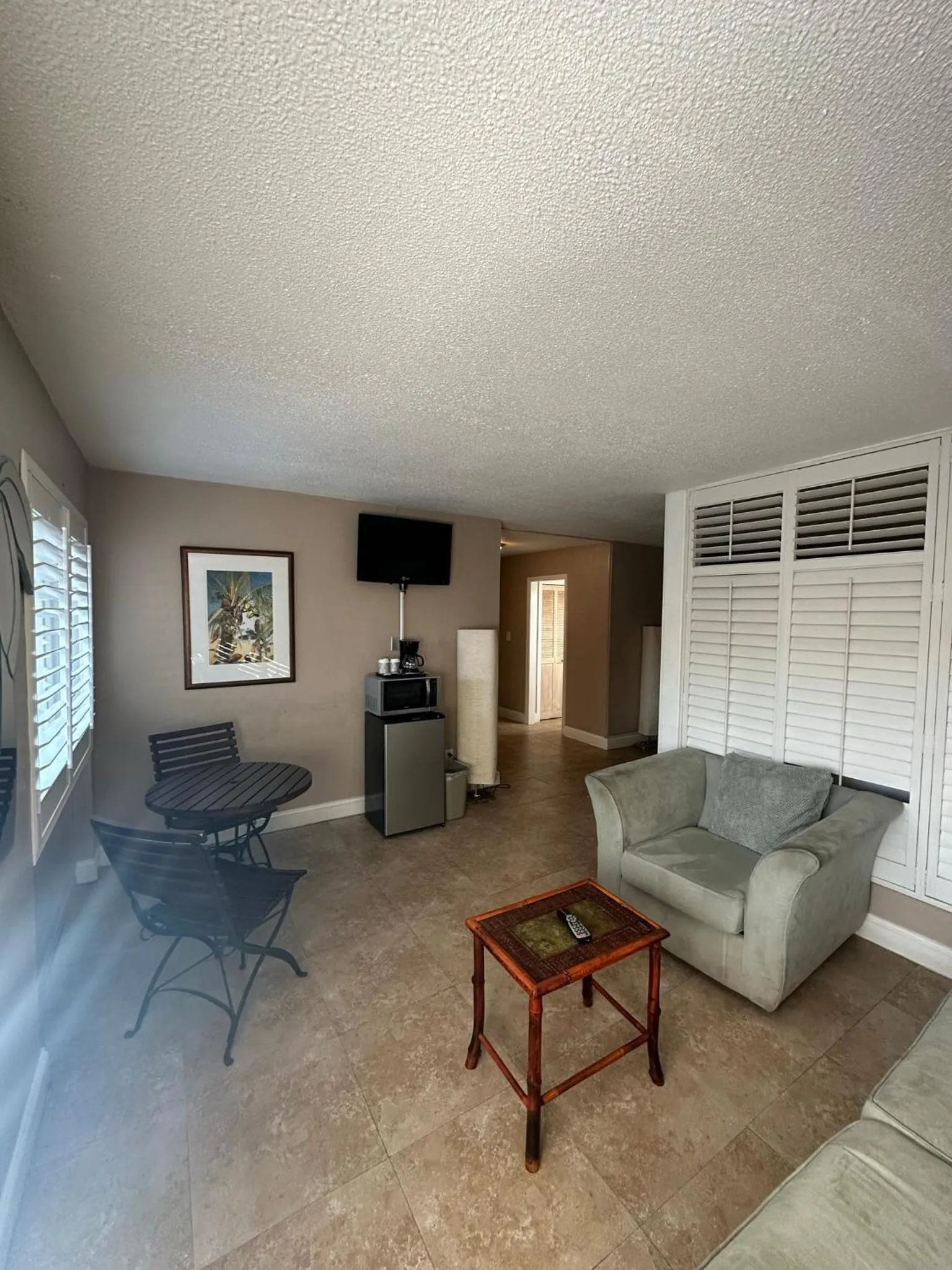 Seating area in Tahitian Inn Boutique Hotel Tampa