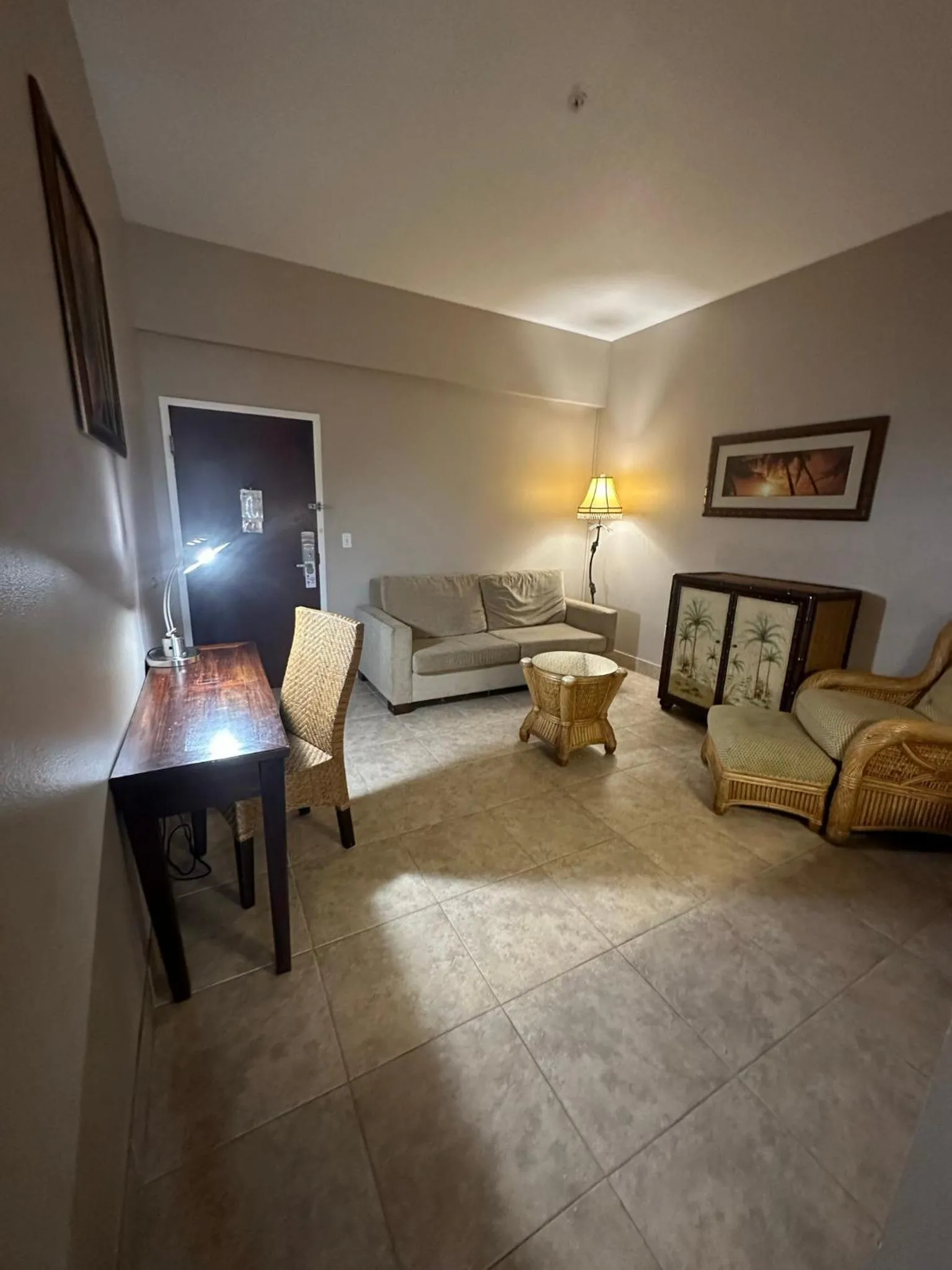 Seating area in Tahitian Inn Boutique Hotel Tampa