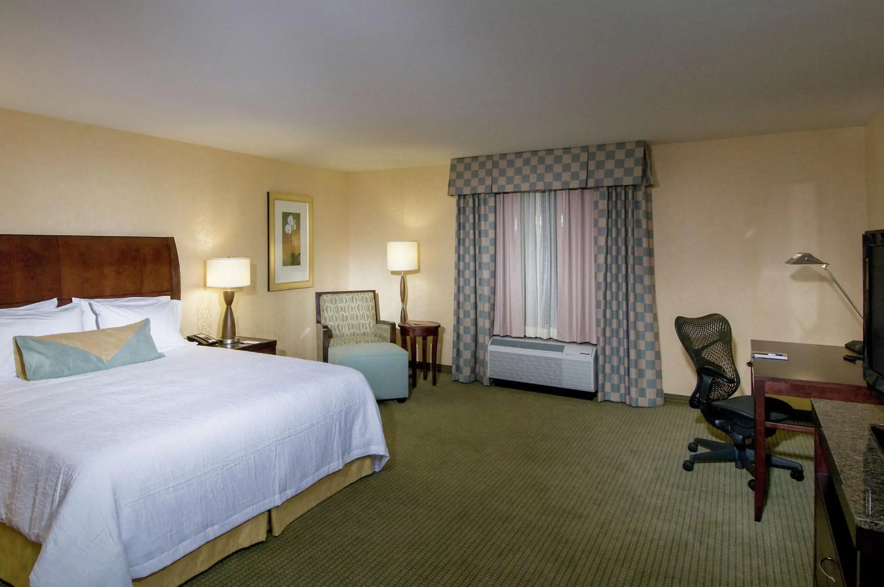 Bedroom, Bed in Hilton Garden Inn Mount Holly/Westampton Bedroom, Bed in Hilton Garden Inn Mount Holly/Westampton