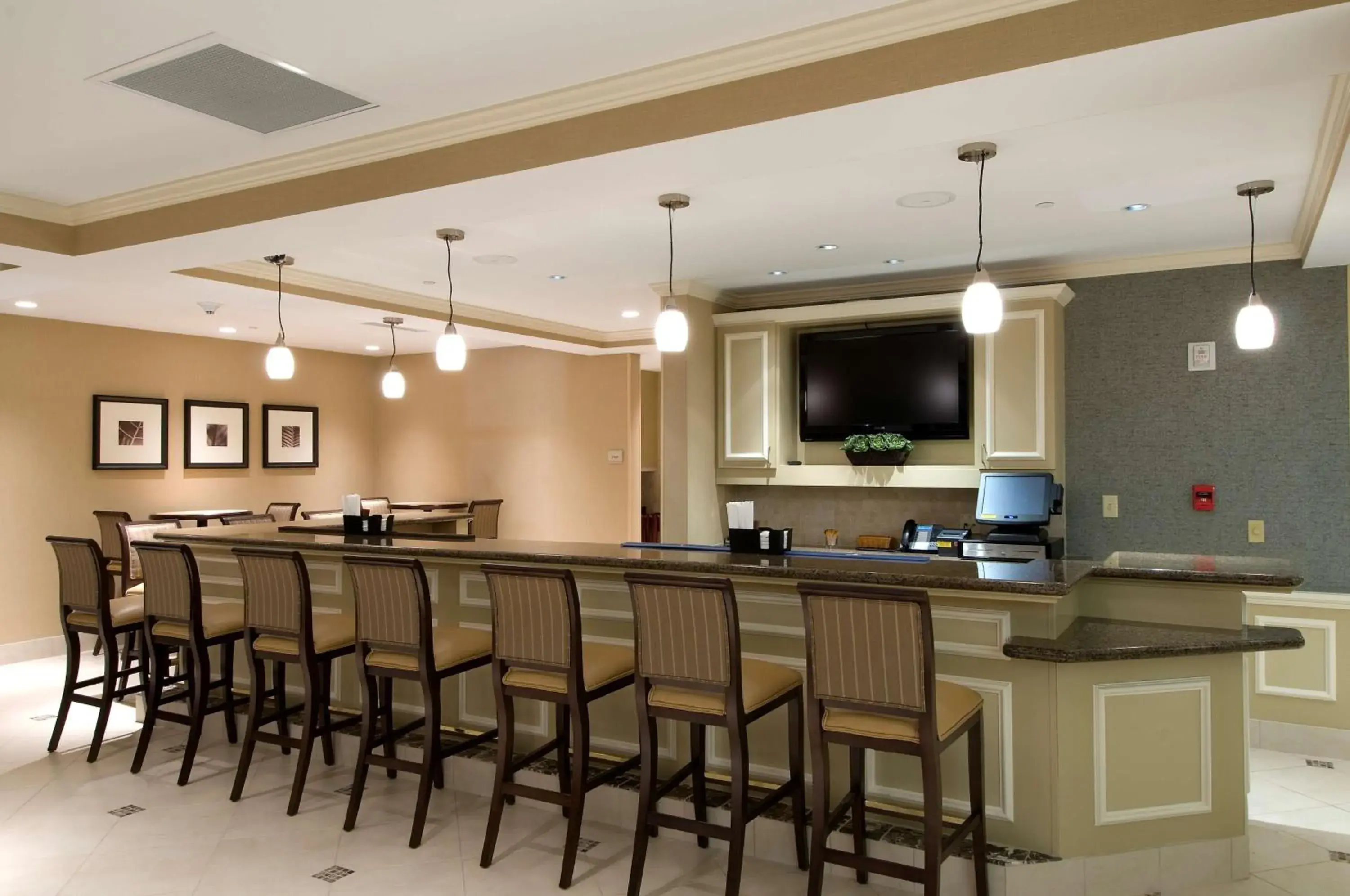Lounge or bar in Hilton Garden Inn Mount Holly/Westampton Lounge or bar in Hilton Garden Inn Mount Holly/Westampton