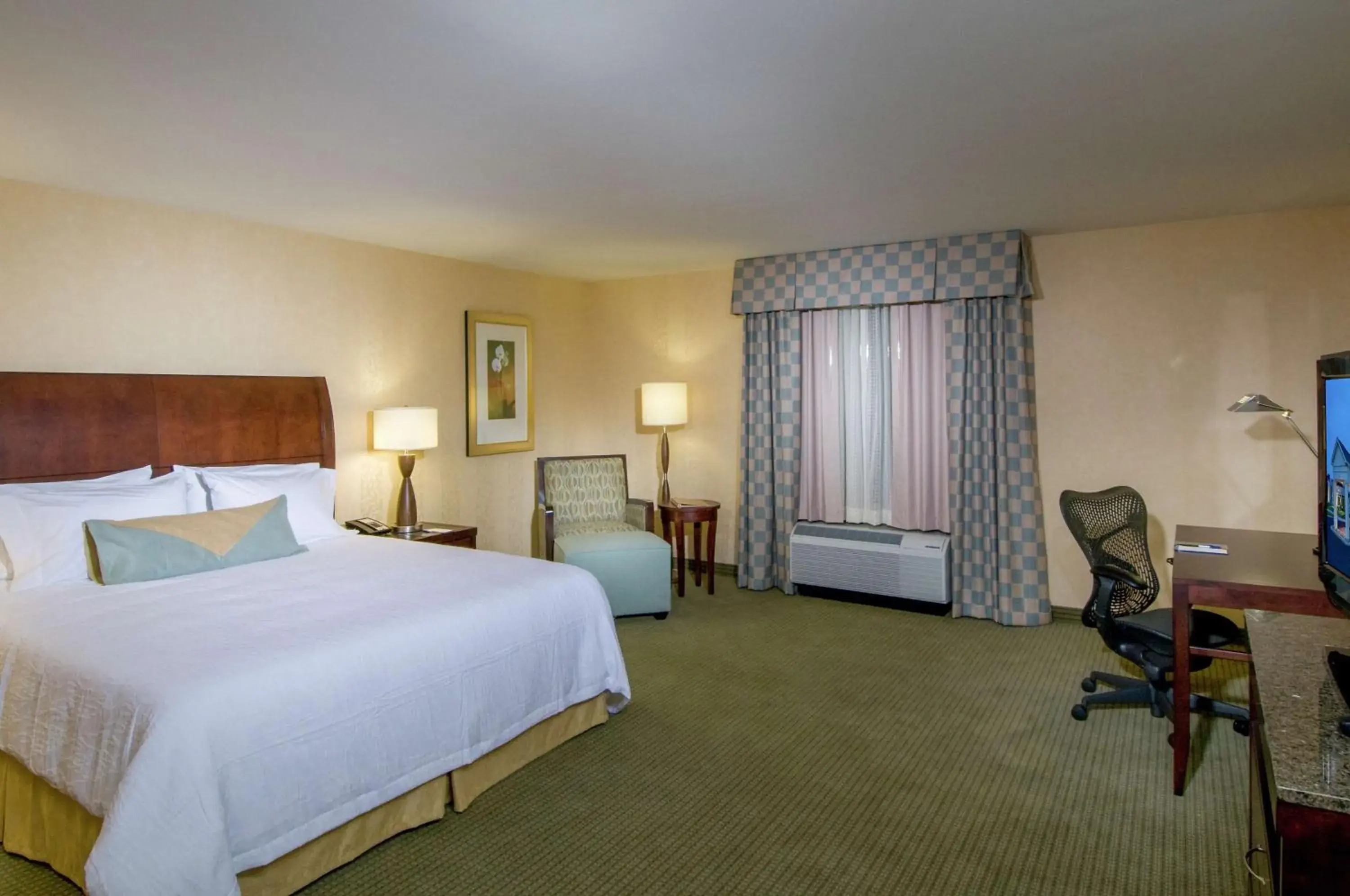 Bedroom, Bed in Hilton Garden Inn Mount Holly/Westampton Bedroom, Bed in Hilton Garden Inn Mount Holly/Westampton
