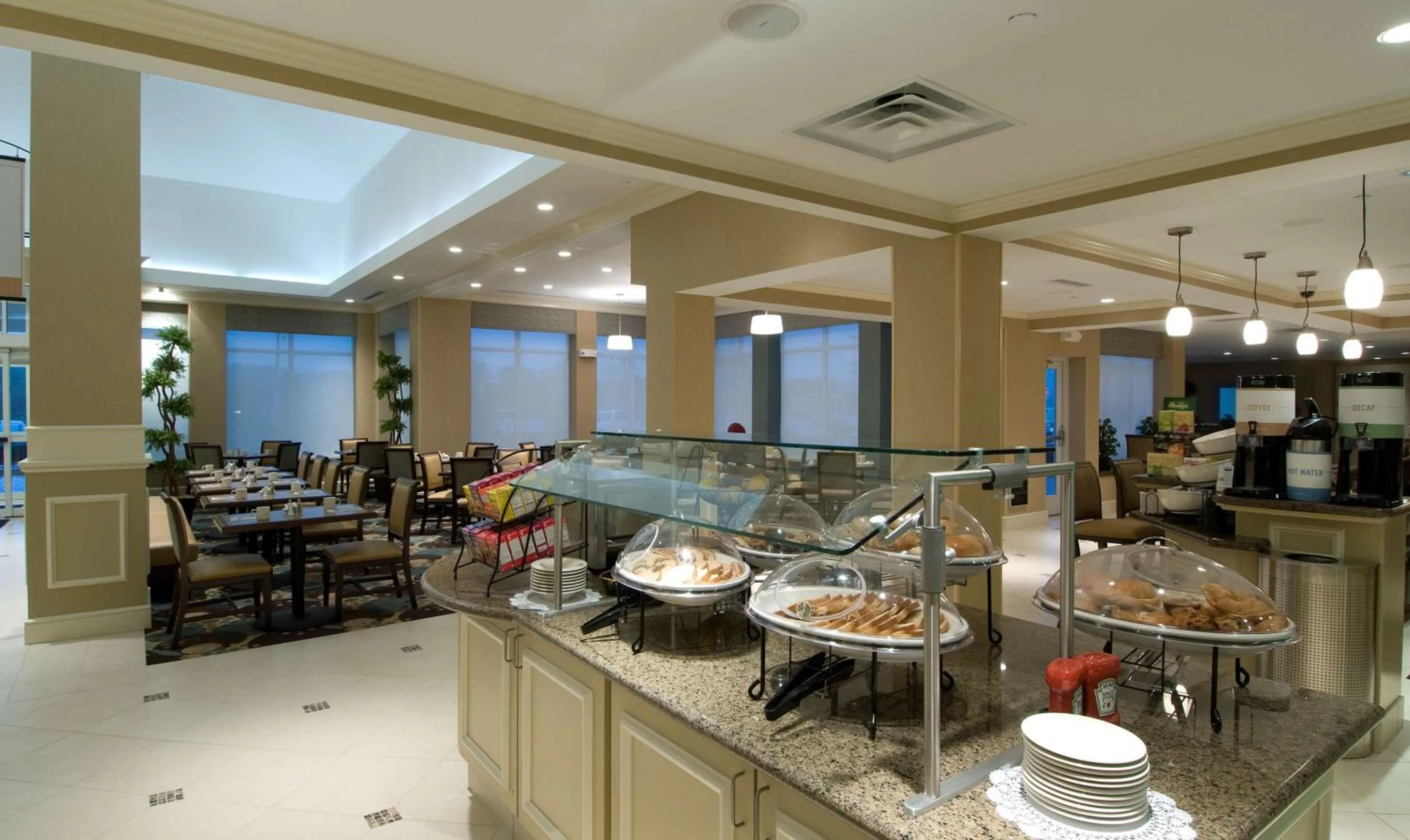 Restaurant/places to eat in Hilton Garden Inn Mount Holly/Westampton