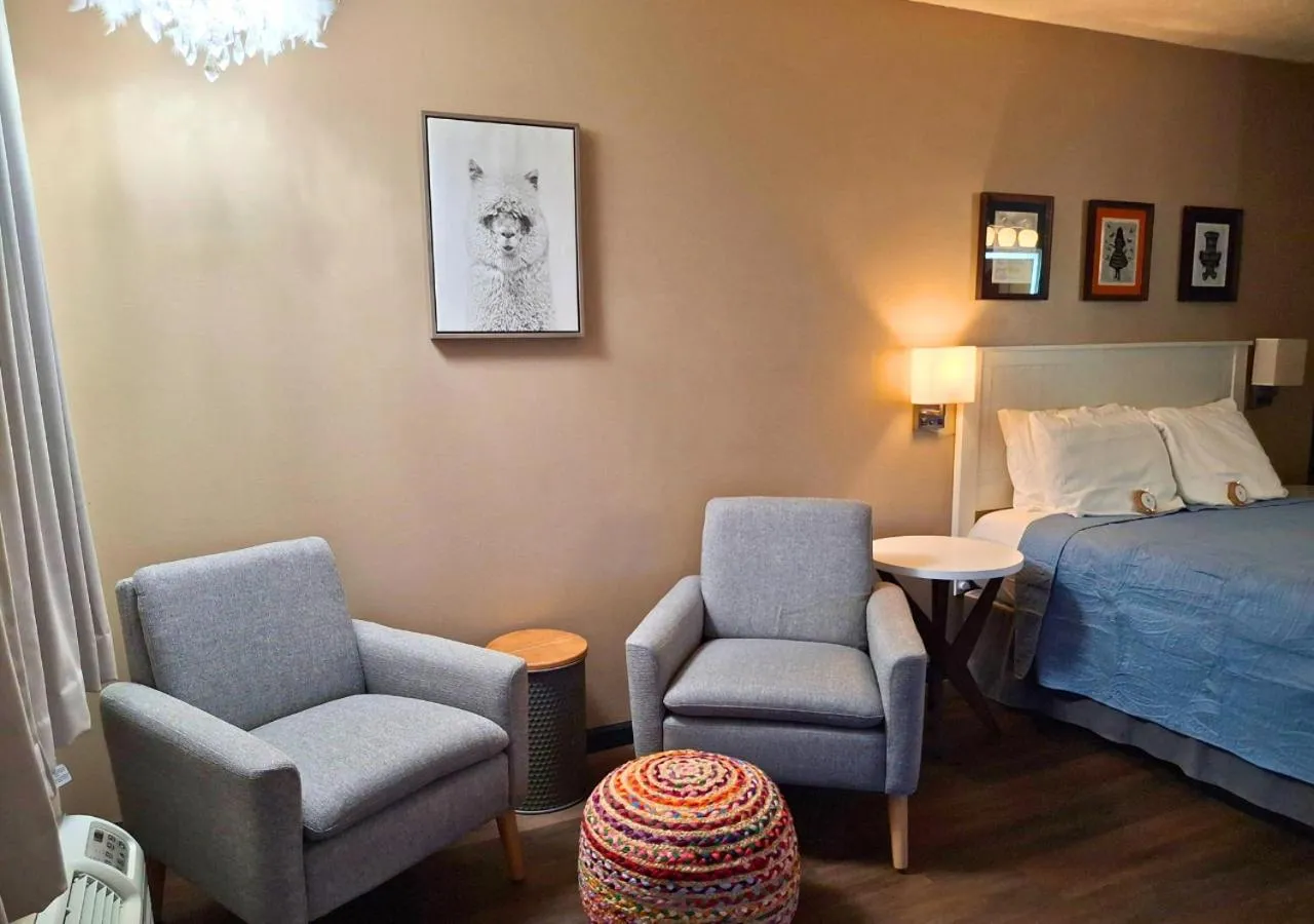 Bed in Shady Acre Inn and Suites