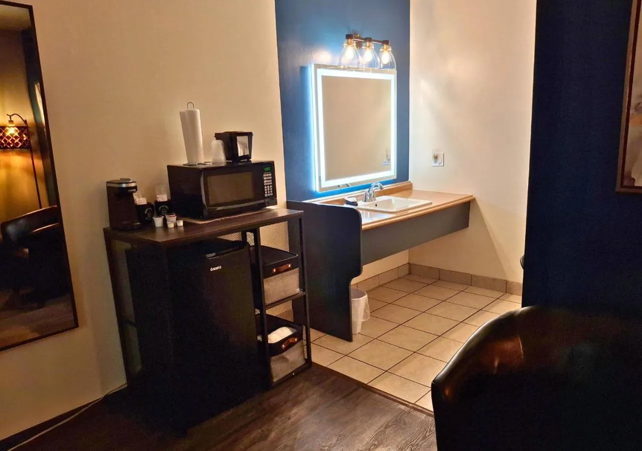 Bathroom in Shady Acre Inn and Suites