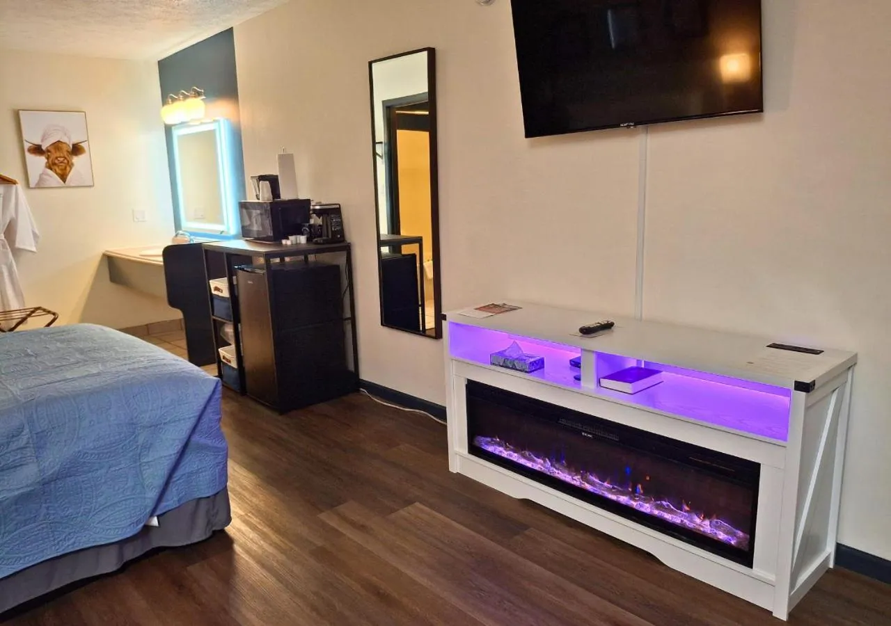 Bed in Shady Acre Inn and Suites