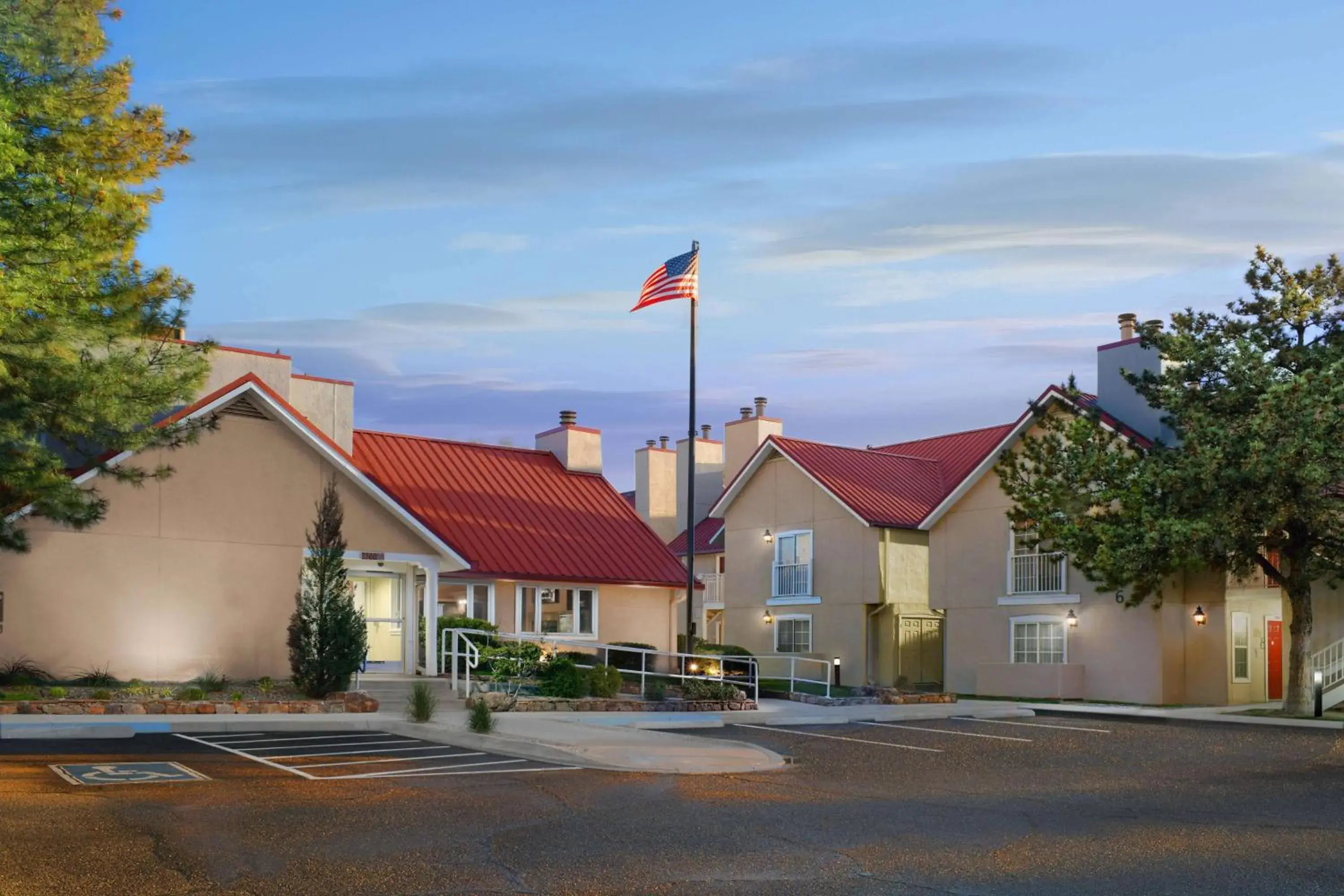 Property building in Sonesta ES Suites Albuquerque Property building in Sonesta ES Suites Albuquerque