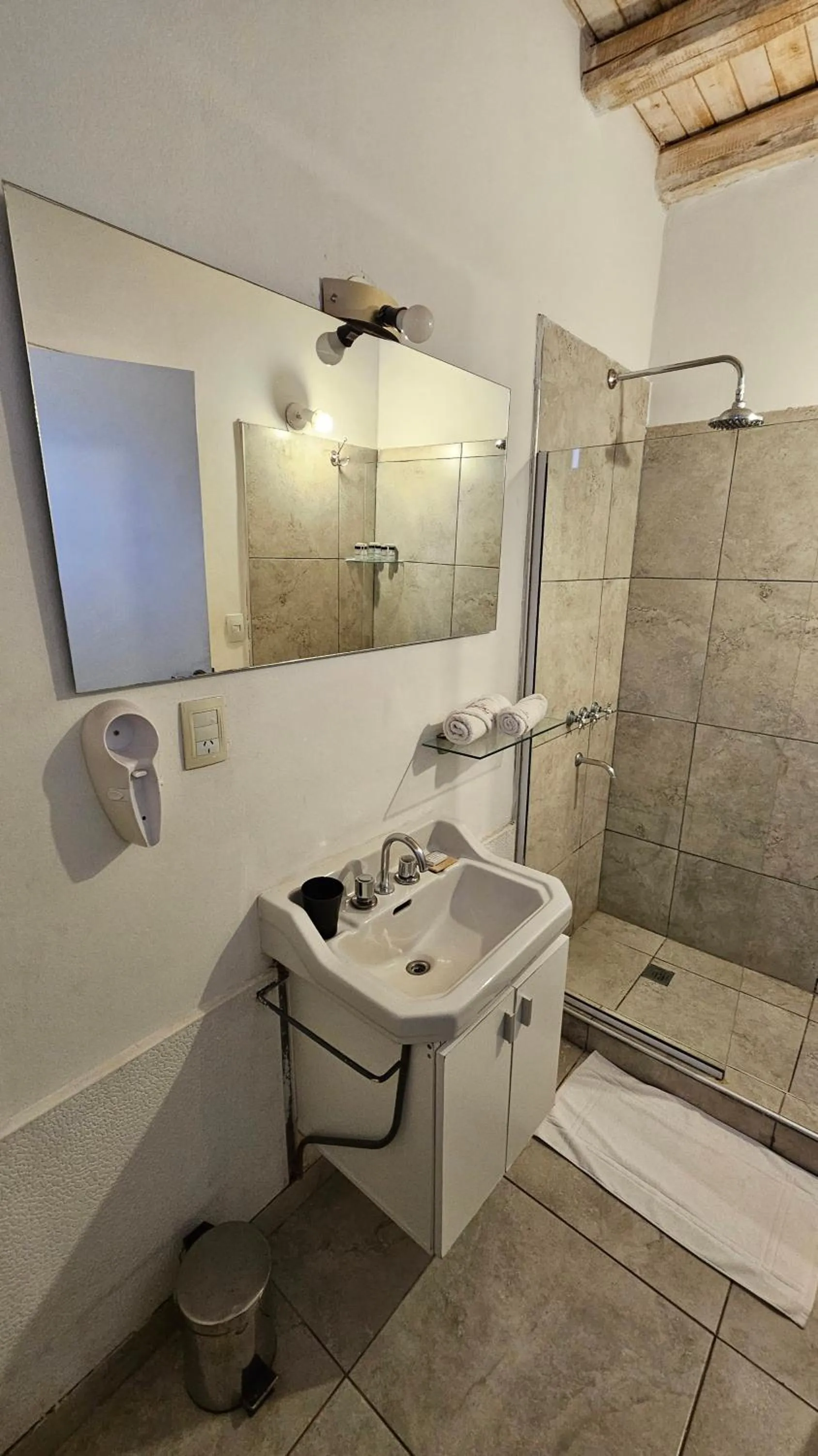 Shower in Posada Borravino