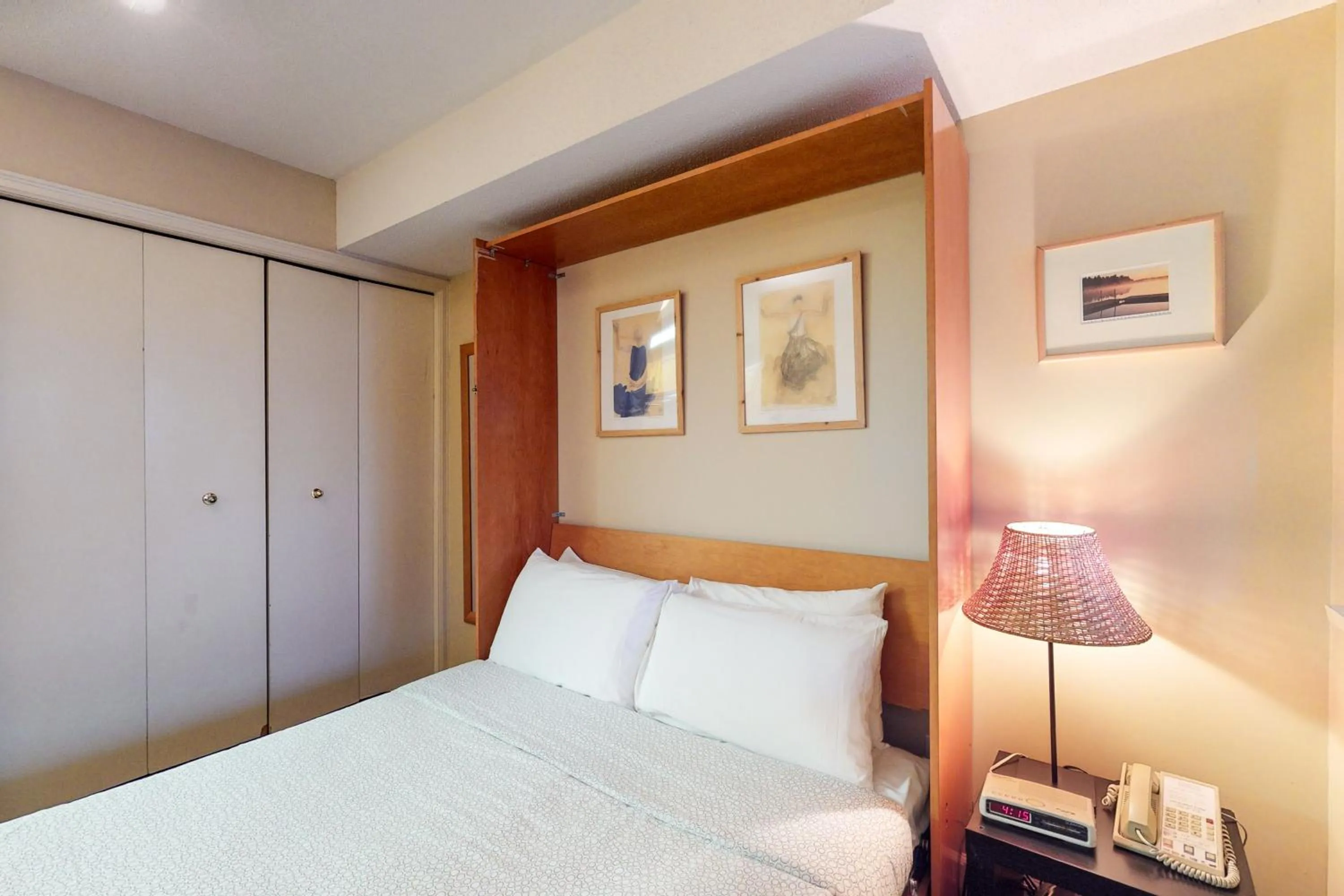 Bed in Marketplace Lodge