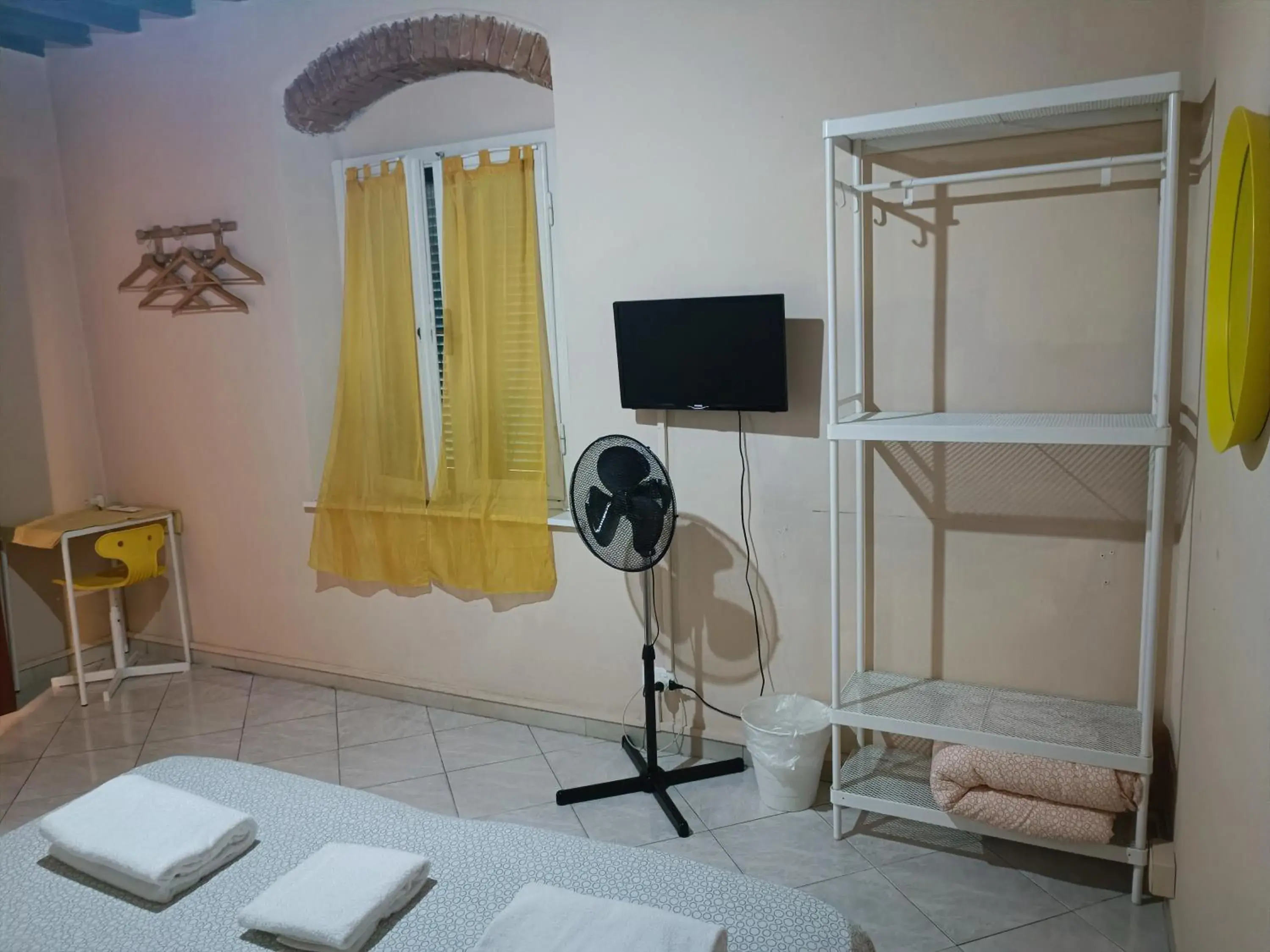 Double or Twin Room with Shared Bathroom in Smile Tower House Double or Twin Room with Shared Bathroom in Smile Tower House