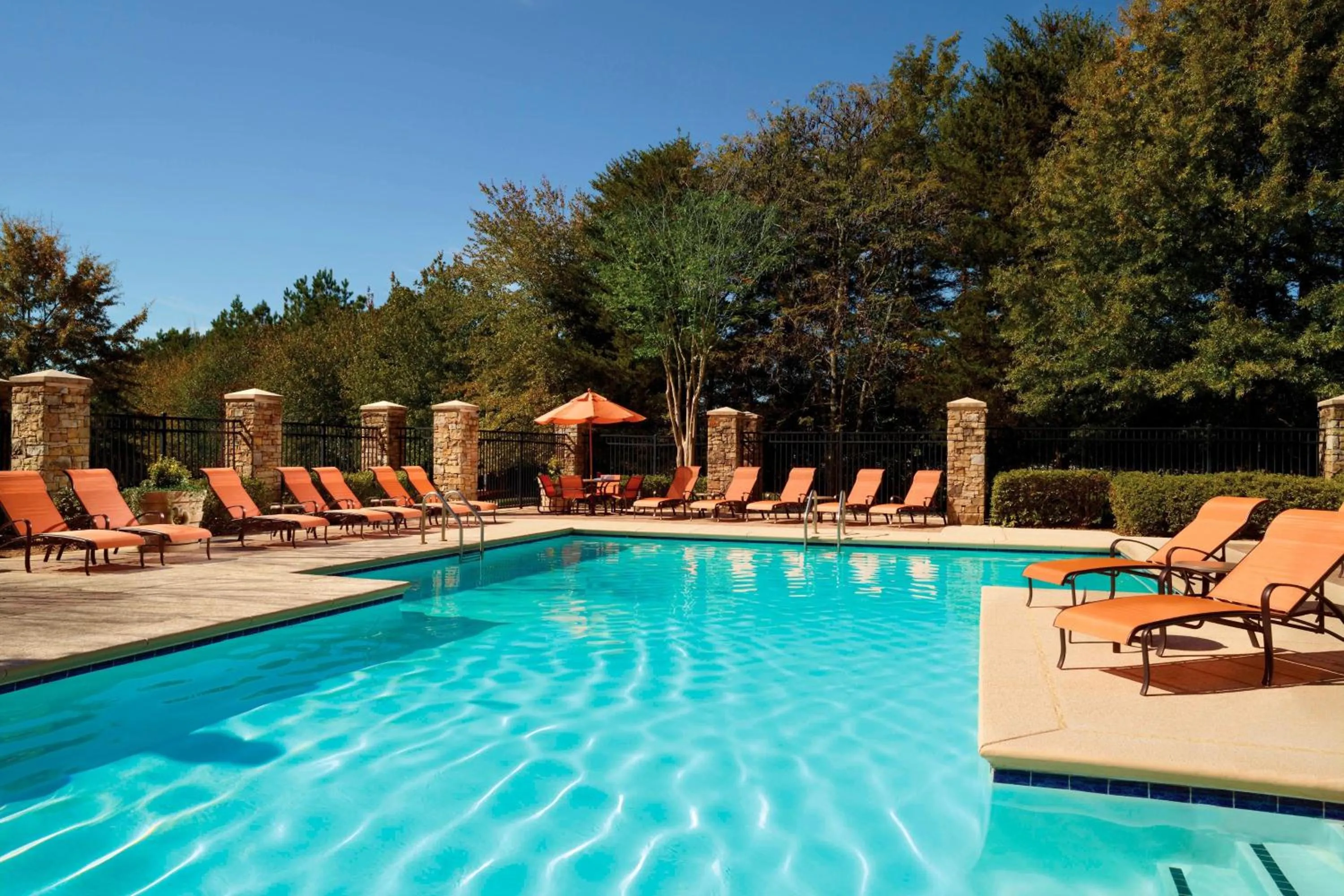 Swimming pool in Atlanta Marriott Alpharetta