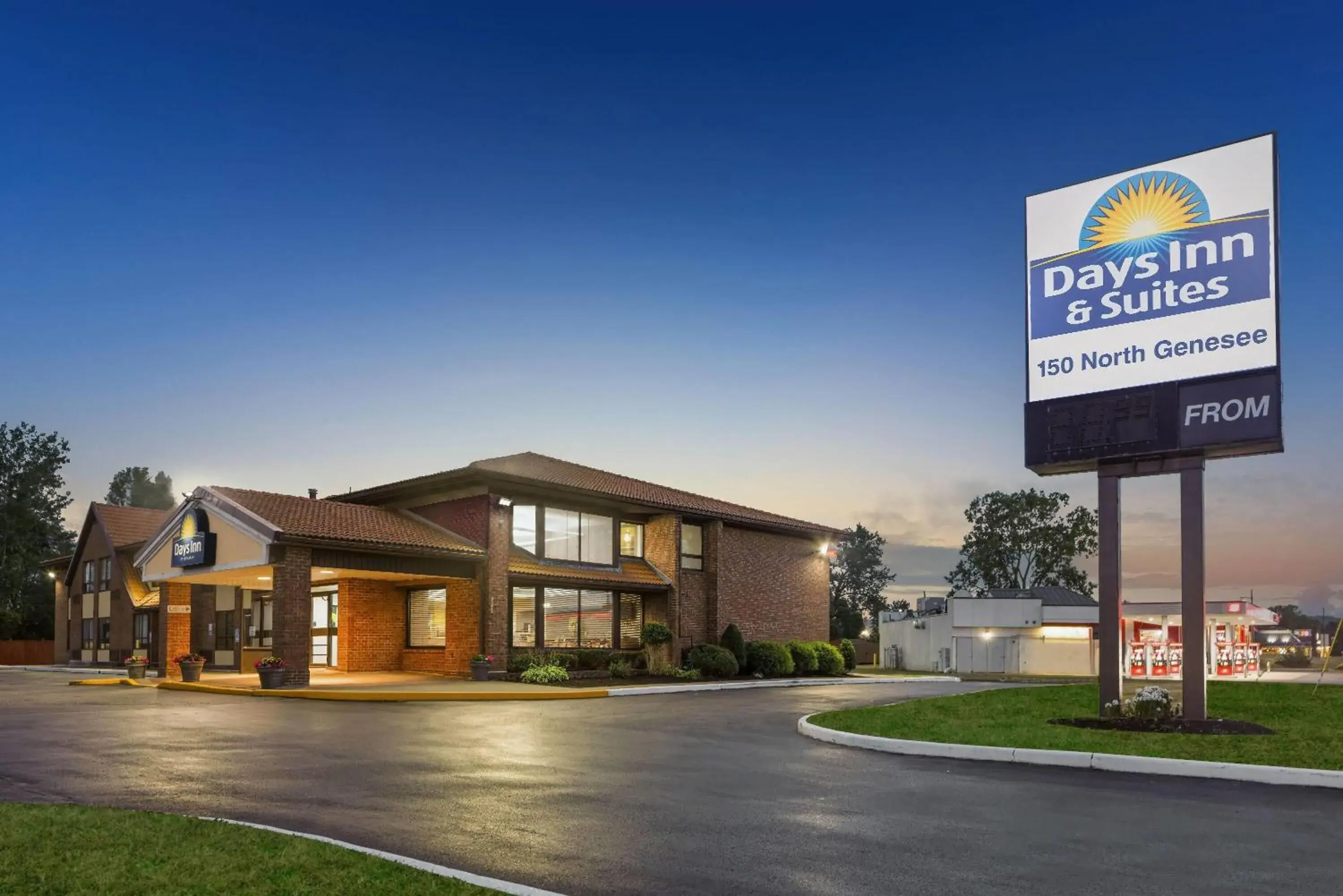 Property building in Days Inn by Wyndham Utica Property building in Days Inn by Wyndham Utica