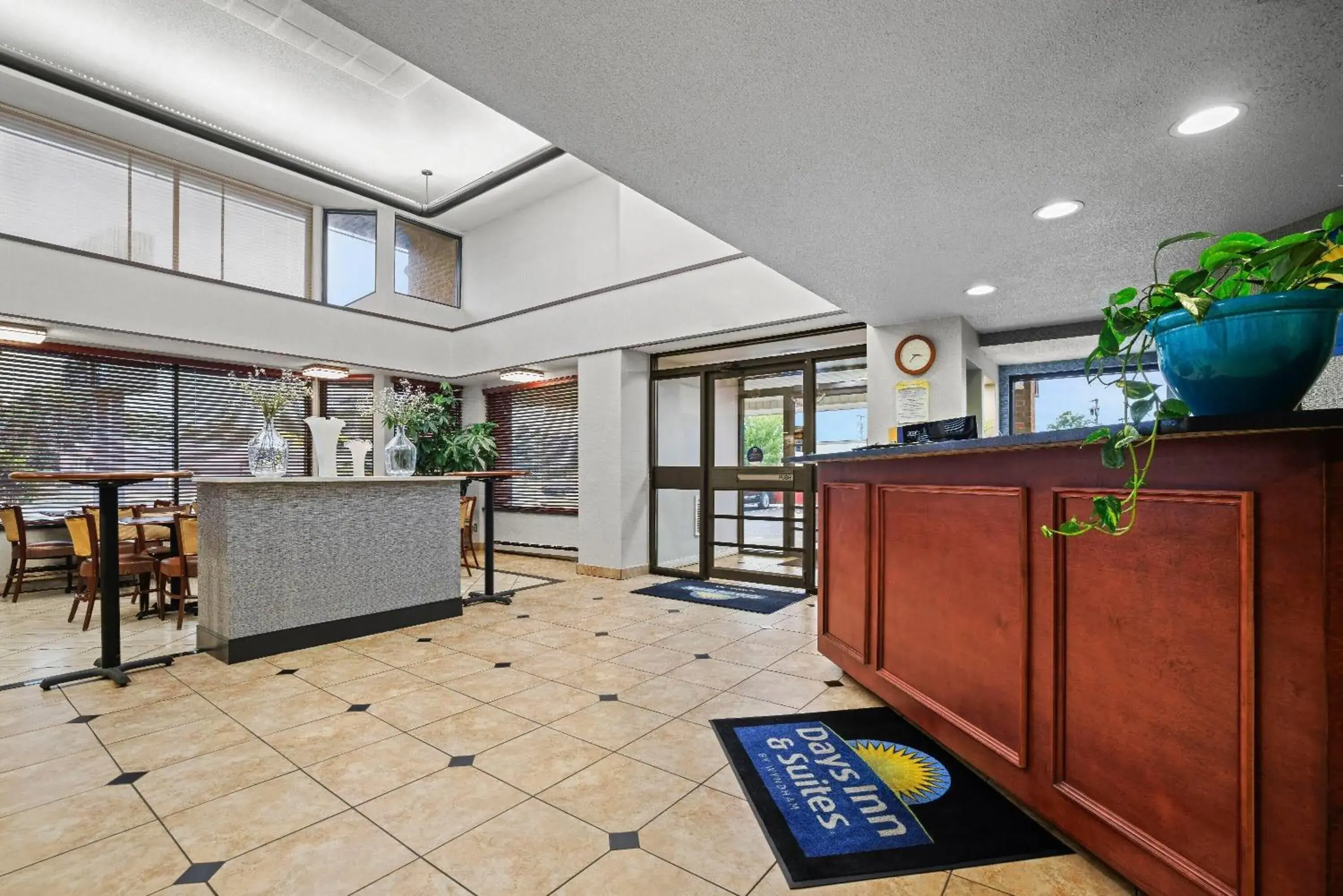 Lobby or reception in Days Inn by Wyndham Utica Lobby or reception in Days Inn by Wyndham Utica