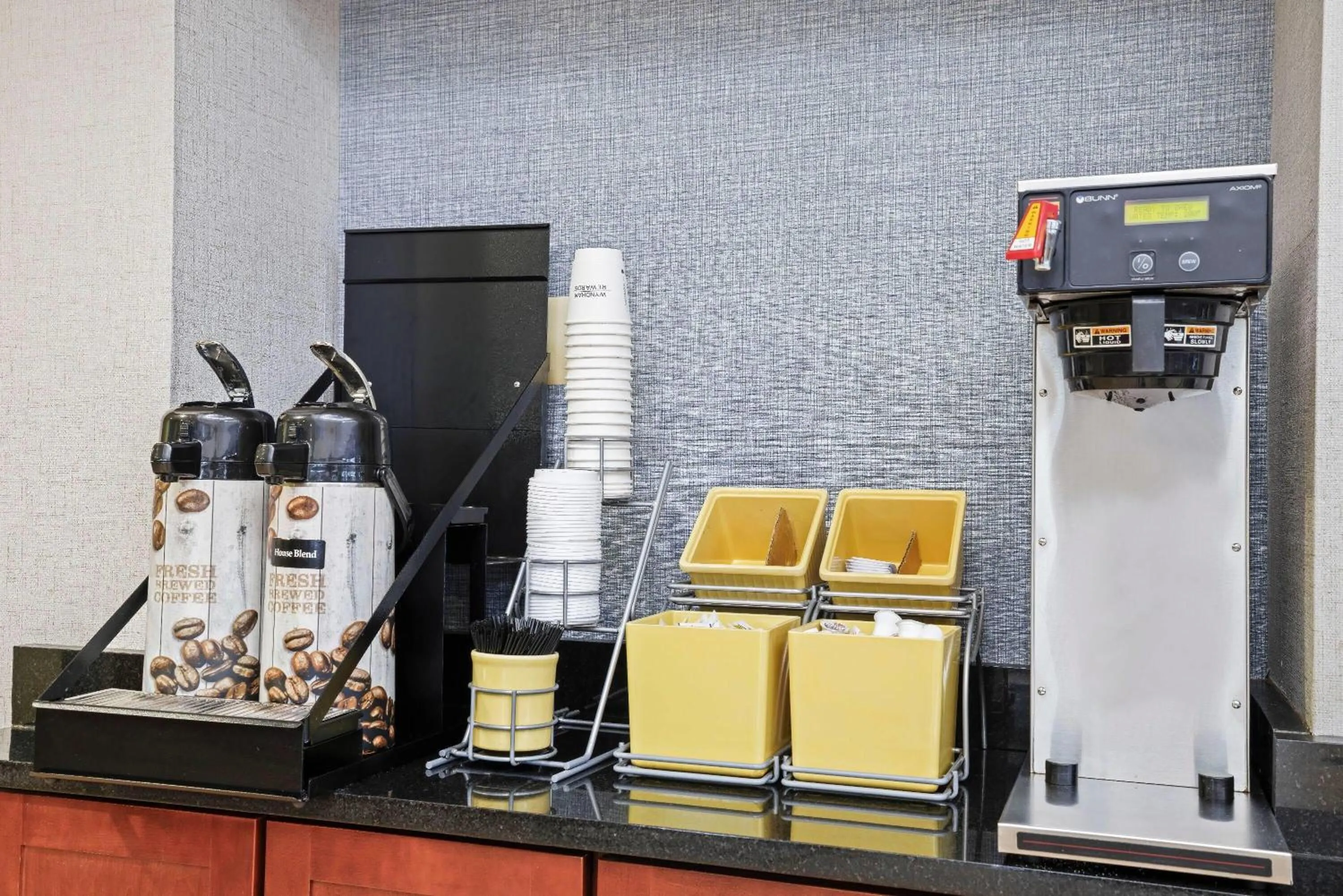 Restaurant/places to eat in Days Inn by Wyndham Utica