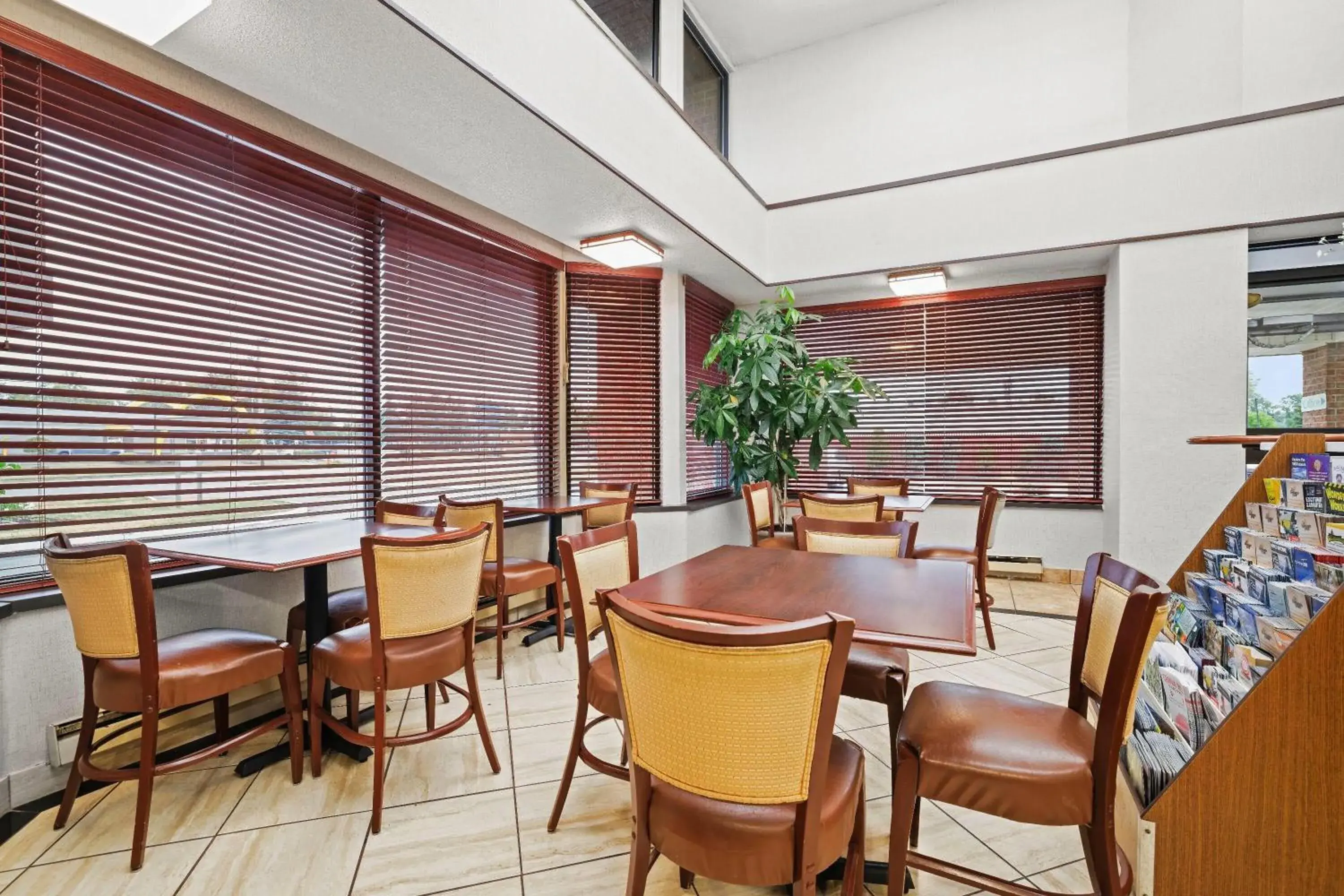 Restaurant/places to eat in Days Inn by Wyndham Utica Restaurant/places to eat in Days Inn by Wyndham Utica