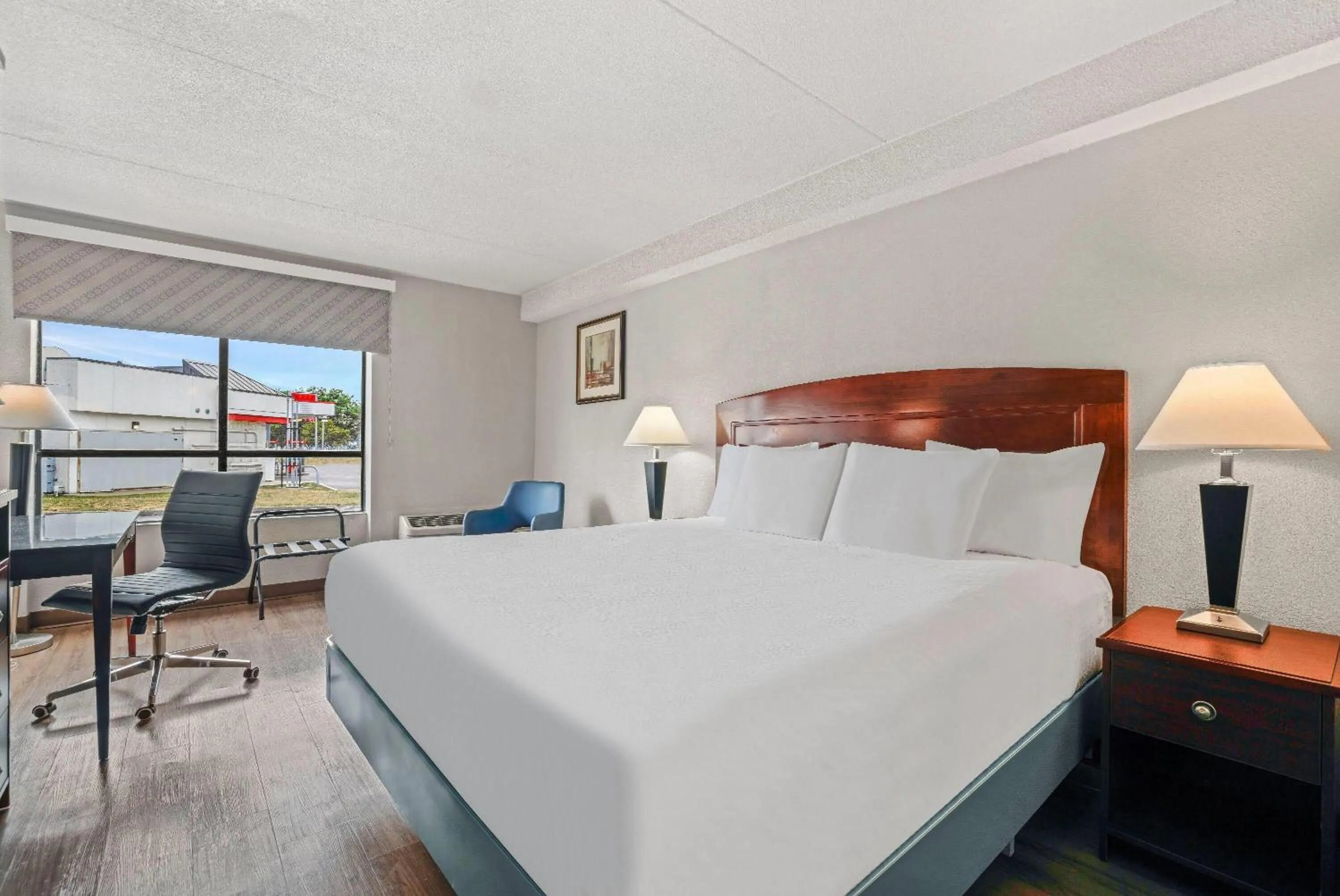 Bed in Days Inn by Wyndham Utica