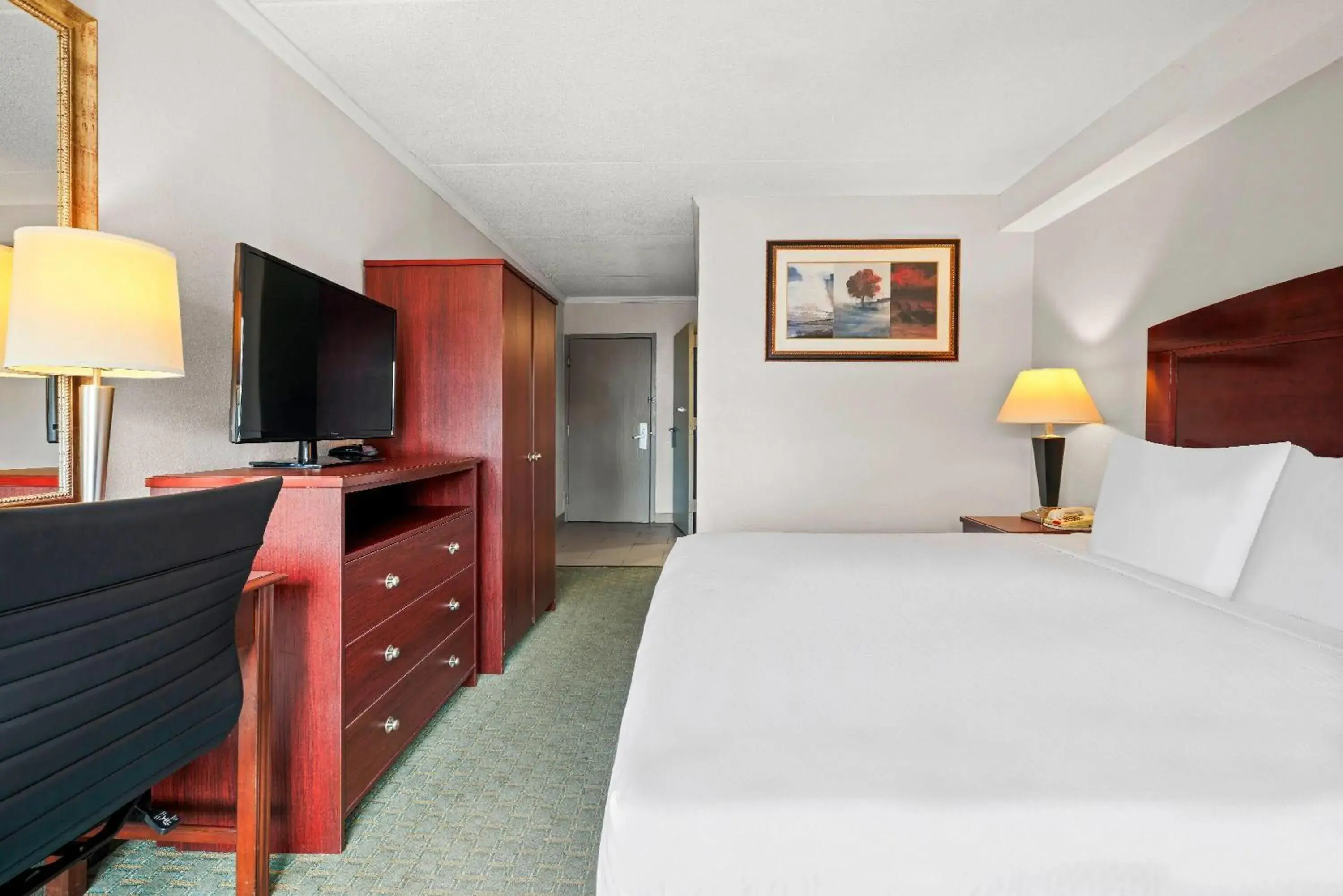 Bed in Days Inn by Wyndham Utica Bed in Days Inn by Wyndham Utica