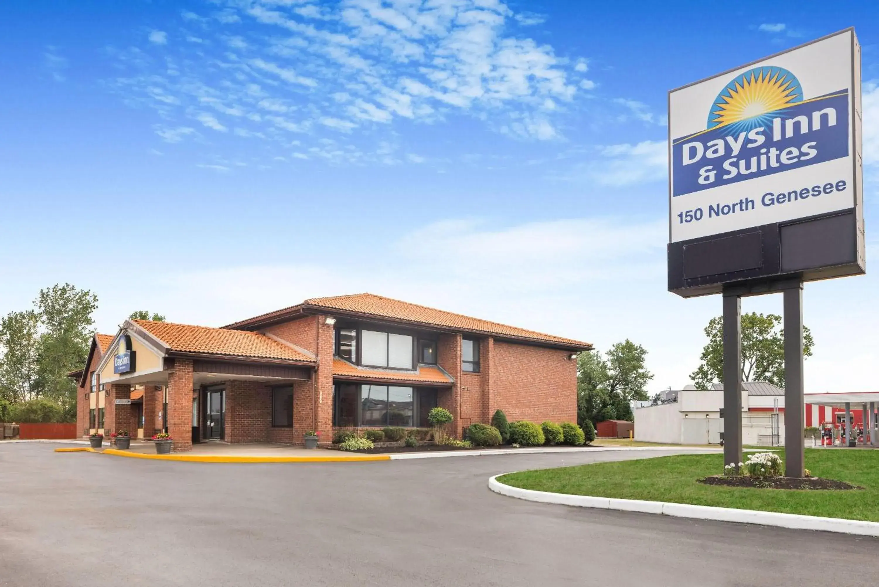 Property building in Days Inn by Wyndham Utica Property building in Days Inn by Wyndham Utica