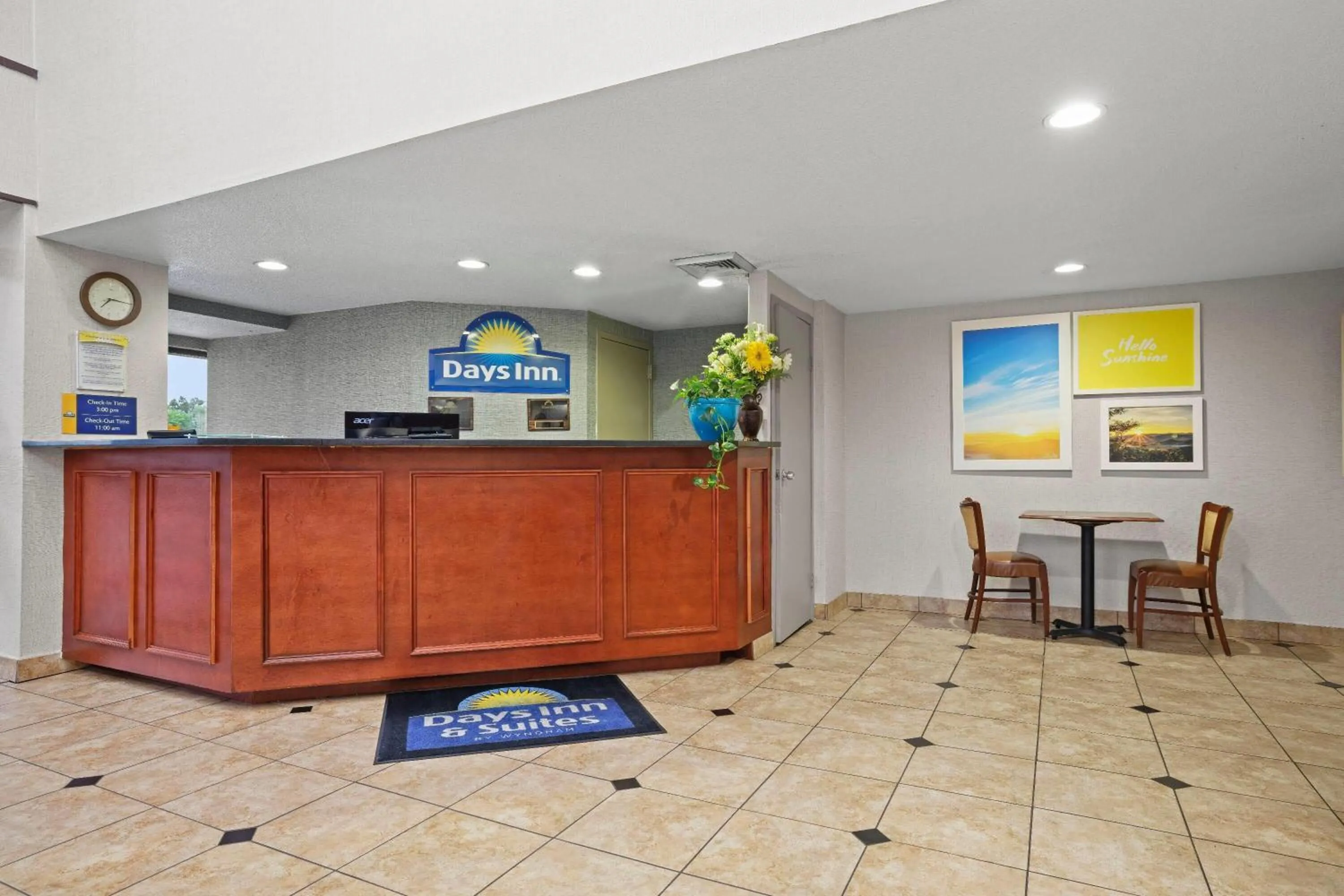Lobby or reception in Days Inn by Wyndham Utica