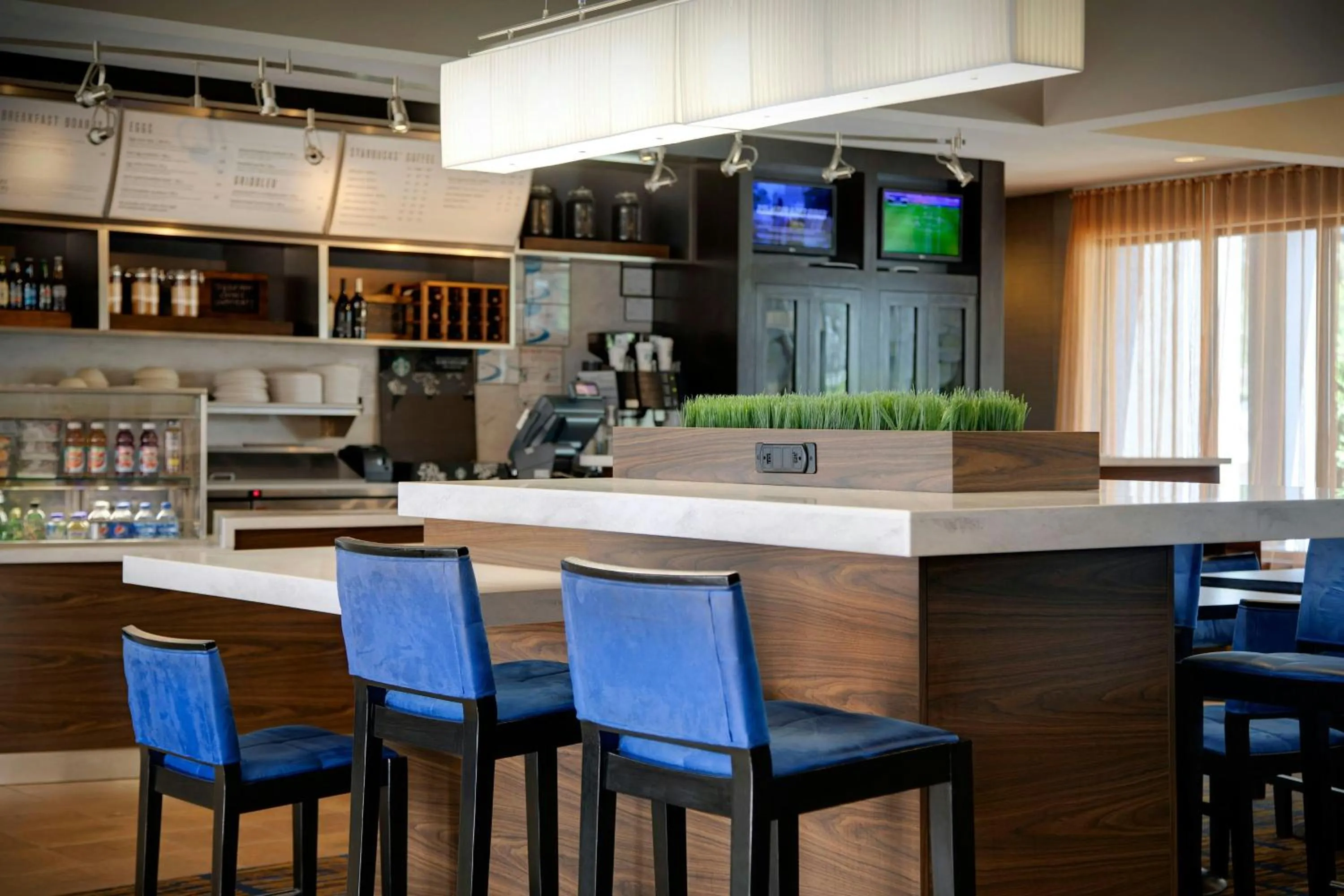 Restaurant/places to eat in Courtyard Atlanta Marietta/I-75 North