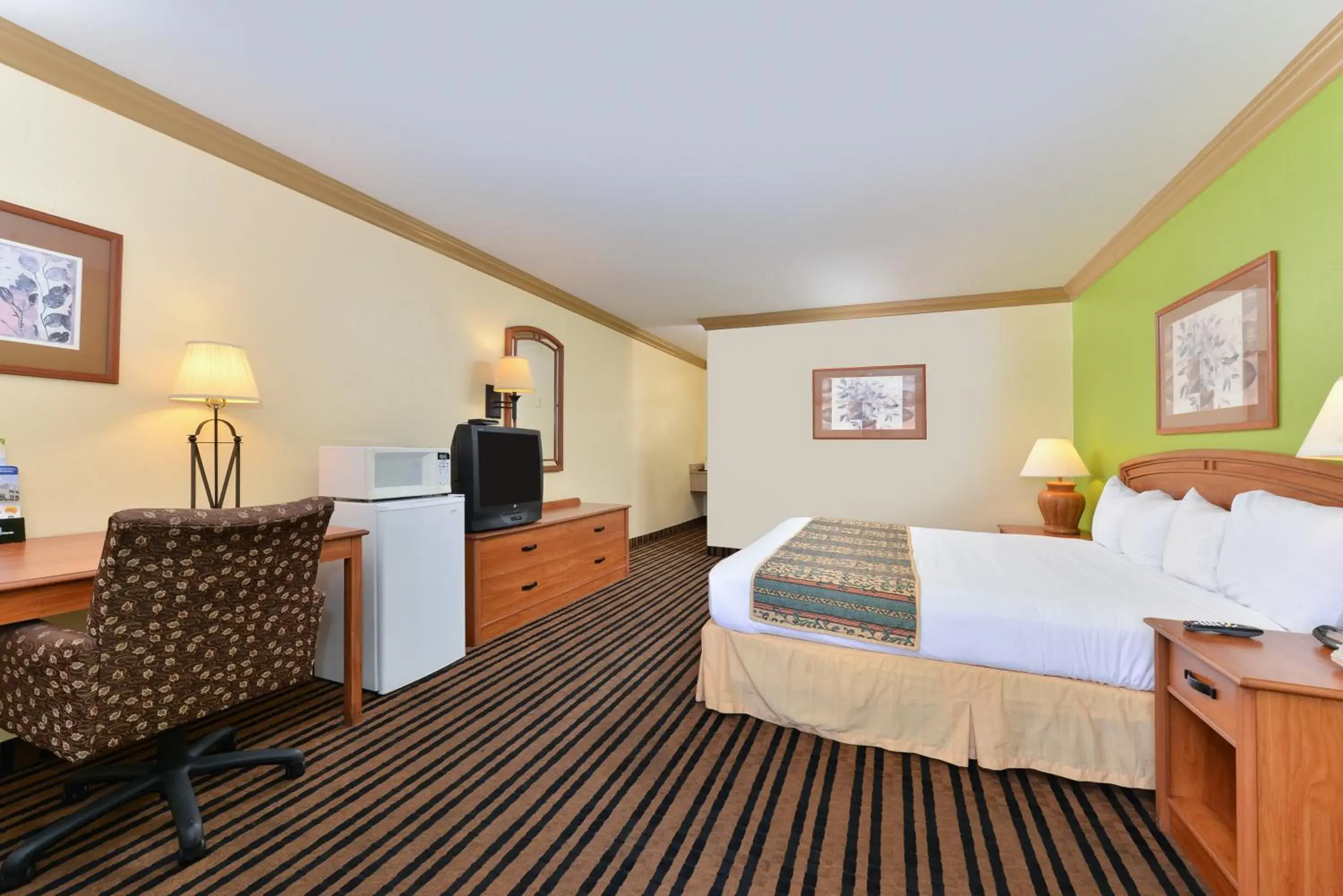 Bed in Americas Best Value Inn Vacaville Bed in Americas Best Value Inn Vacaville