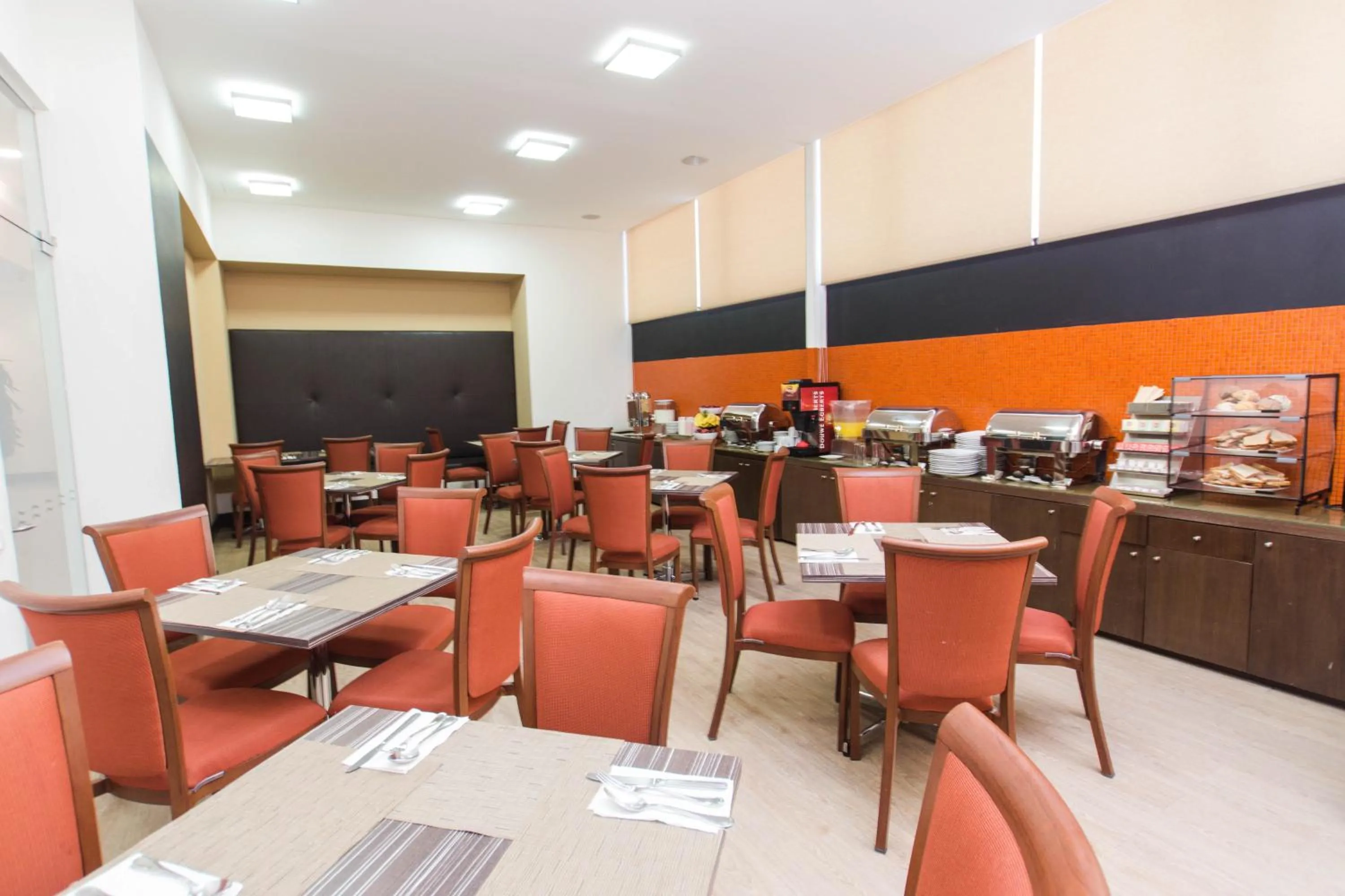 Restaurant/places to eat in Hausuites