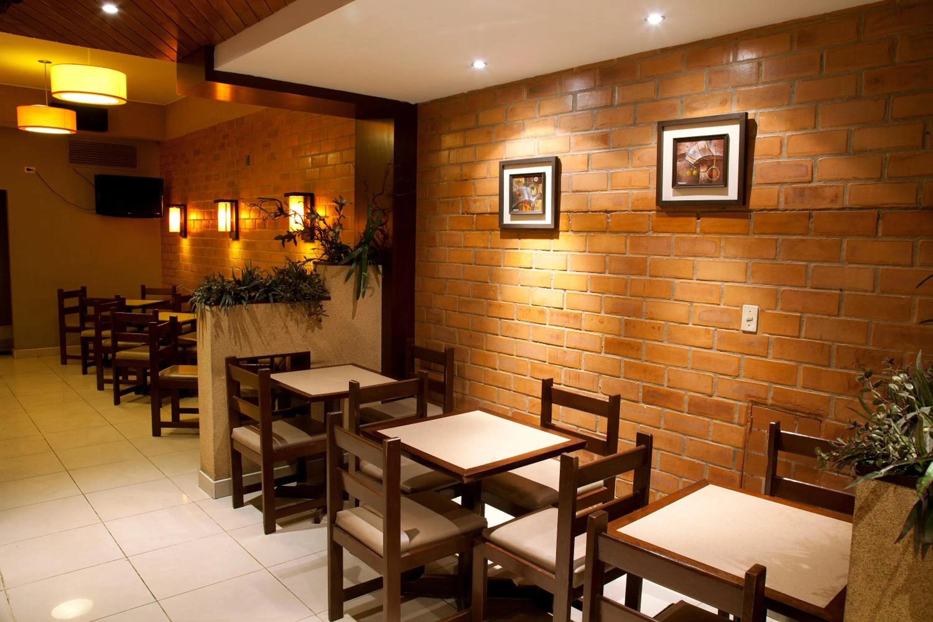 Restaurant/places to eat in Kamana Hotel