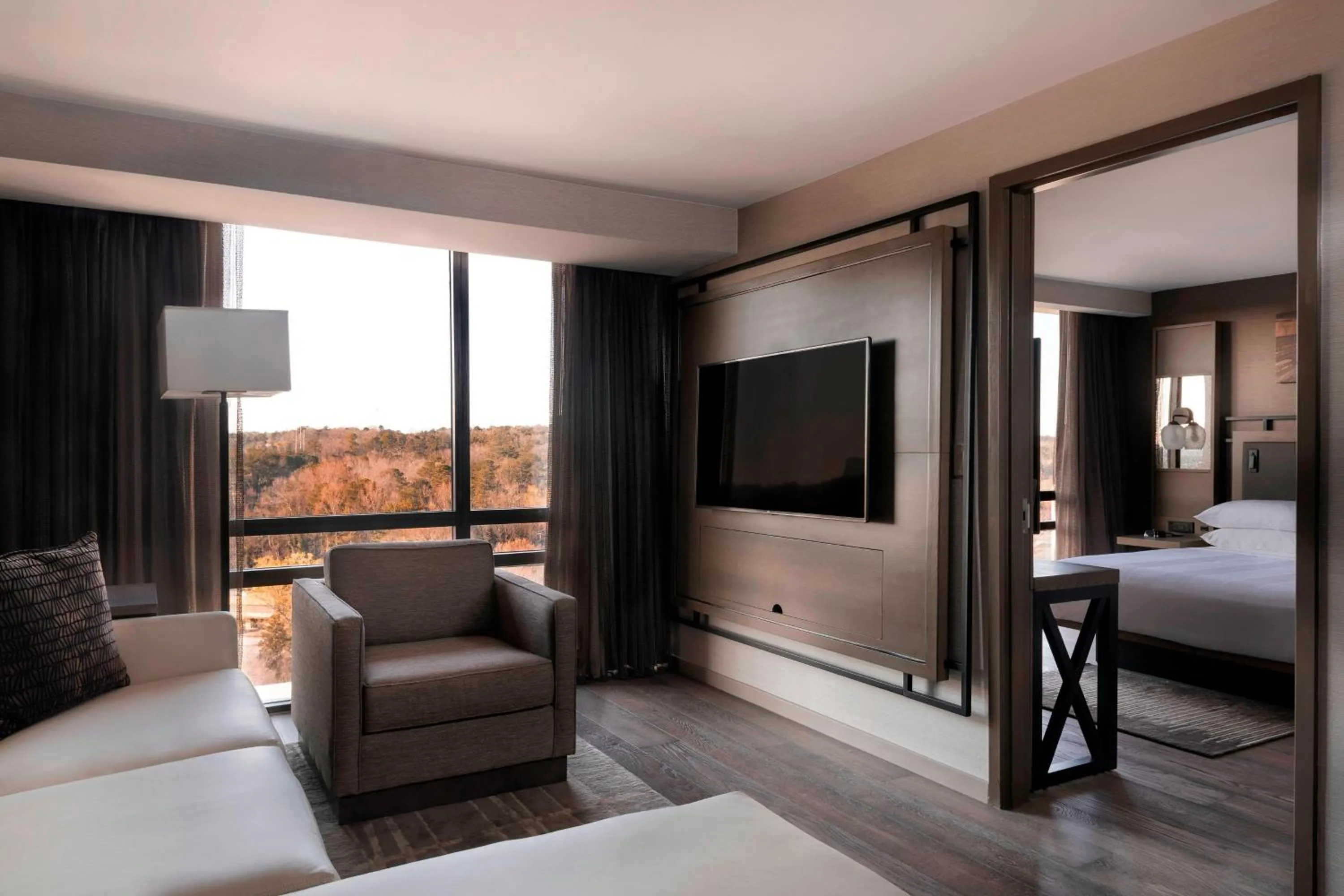 Bedroom, Bed in Atlanta Marriott Northeast/Emory Area