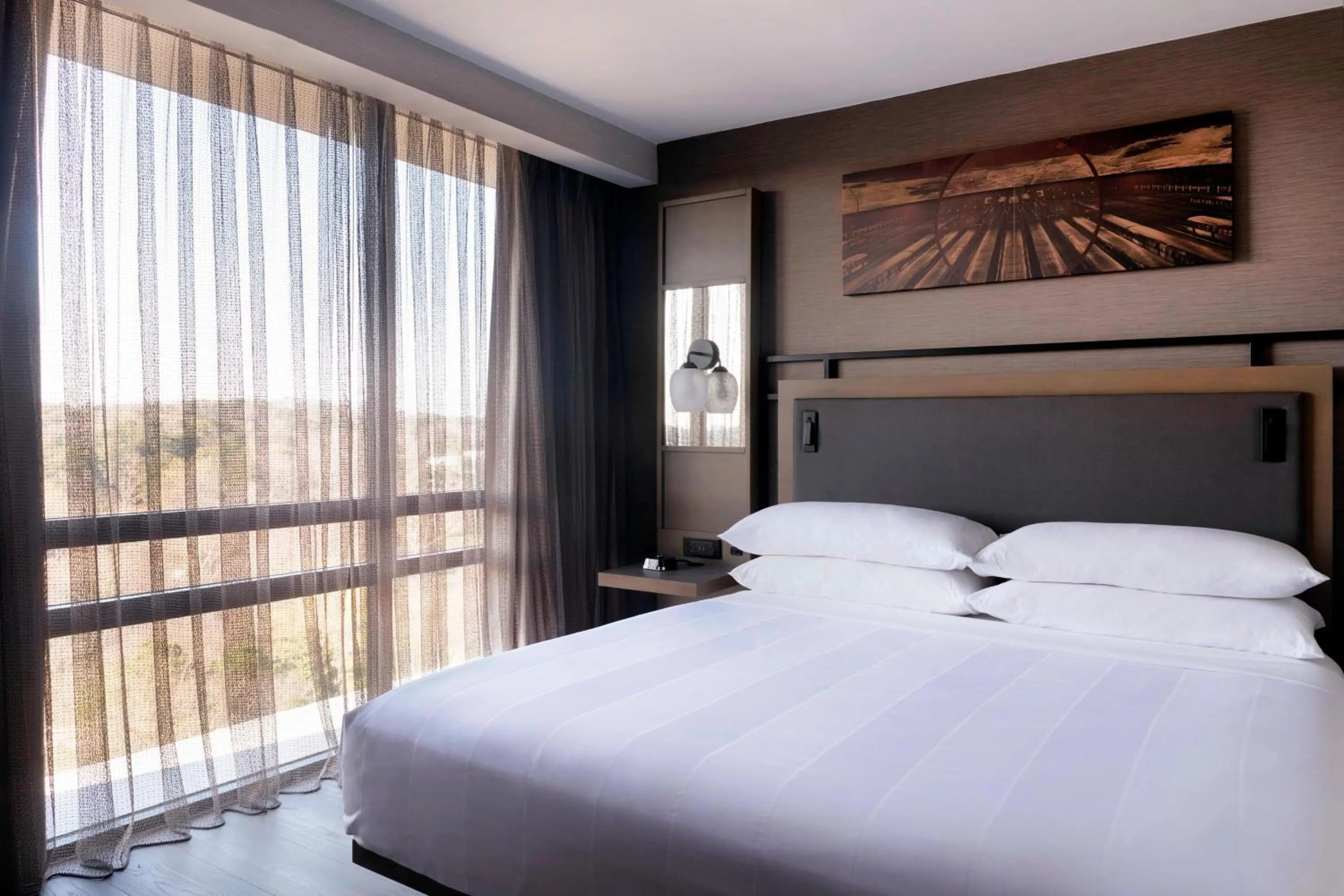 Bedroom, Bed in Atlanta Marriott Northeast/Emory Area